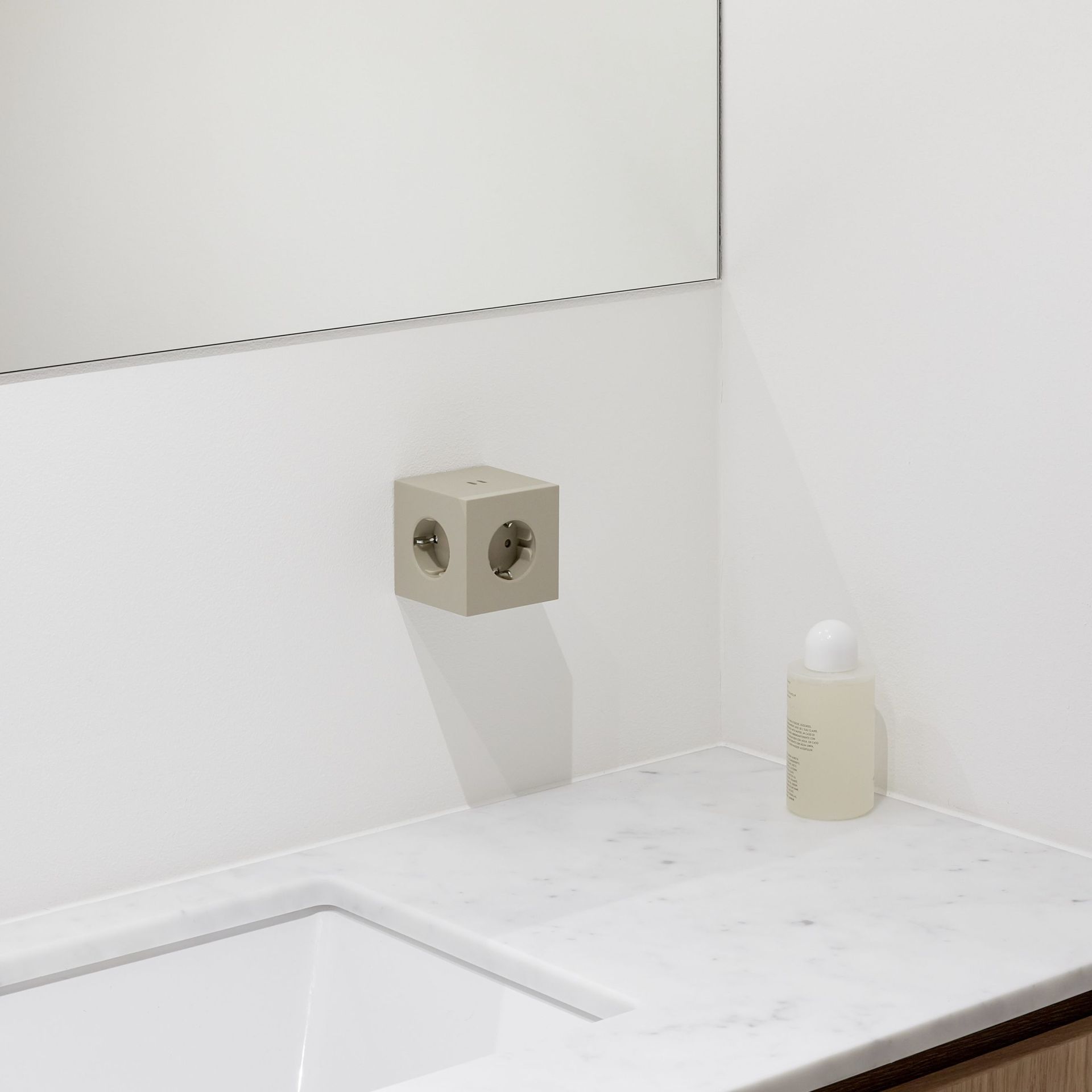 Square 2 - Avolt Steckdosenwürfel mit USB-C sand dfp Design