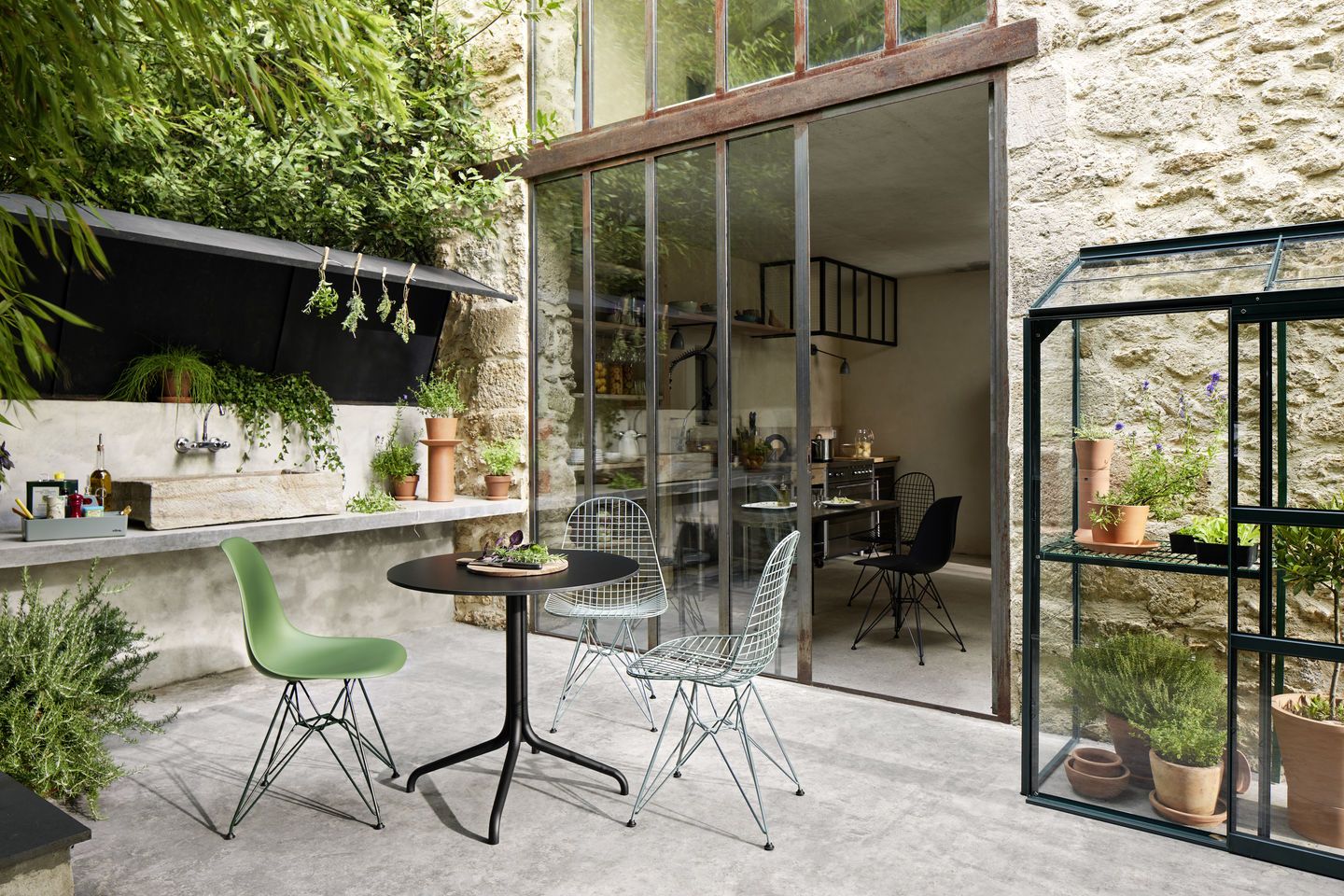 Eames Plastic Side Chair DSR Stuhl Monoton Vitra