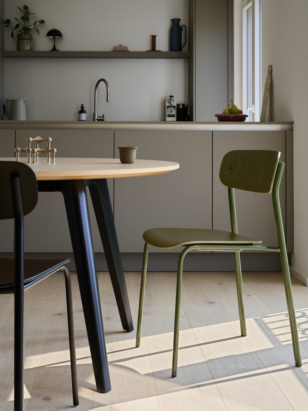 S 243 / S243 Stahlrohr Stuhl Thonet