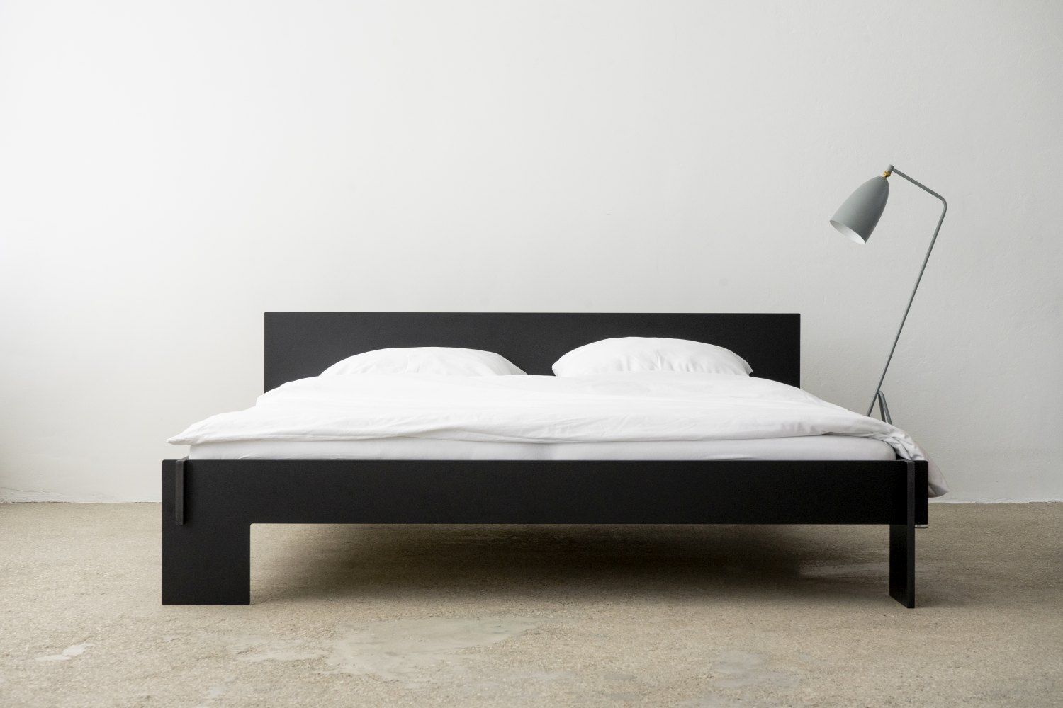 Siebenschläfer Bett mit Kopfteil Nils Holger Moormann
