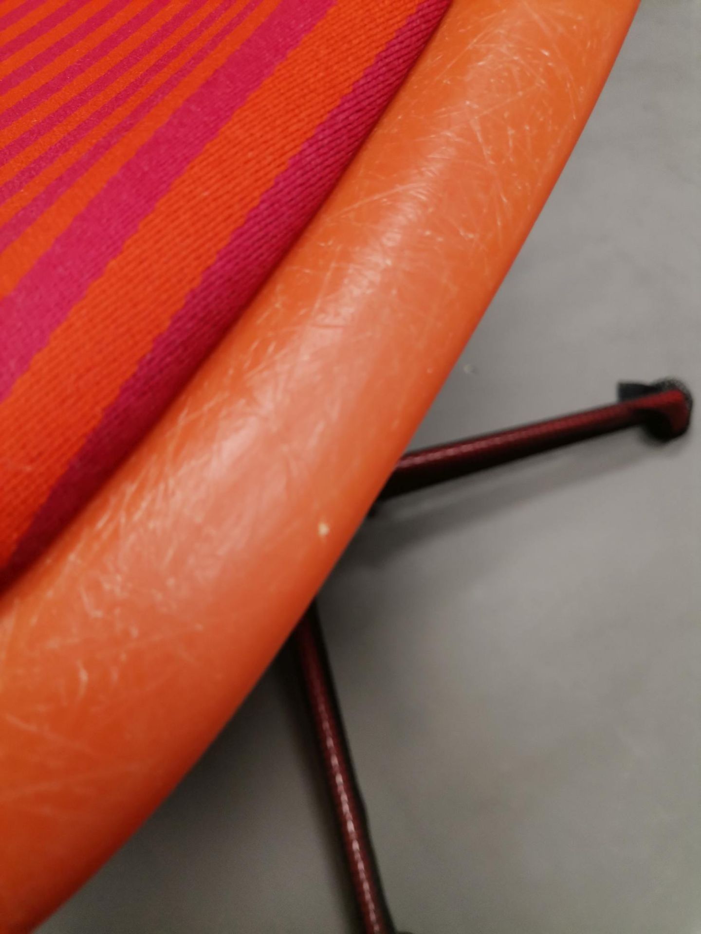 Eames Fiberglass Side Chair La Fonda Rot Orange Vitra LIMITED EDITION MÄNGELEXEMPLAR