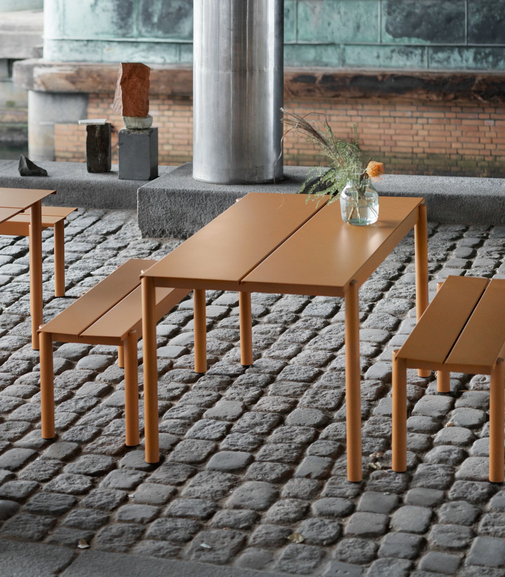 Linear Steel Table Outdoor Tisch 140x75 cm Muuto Linear Steel Table Outdoor Tisch 140x75 cm Muuto