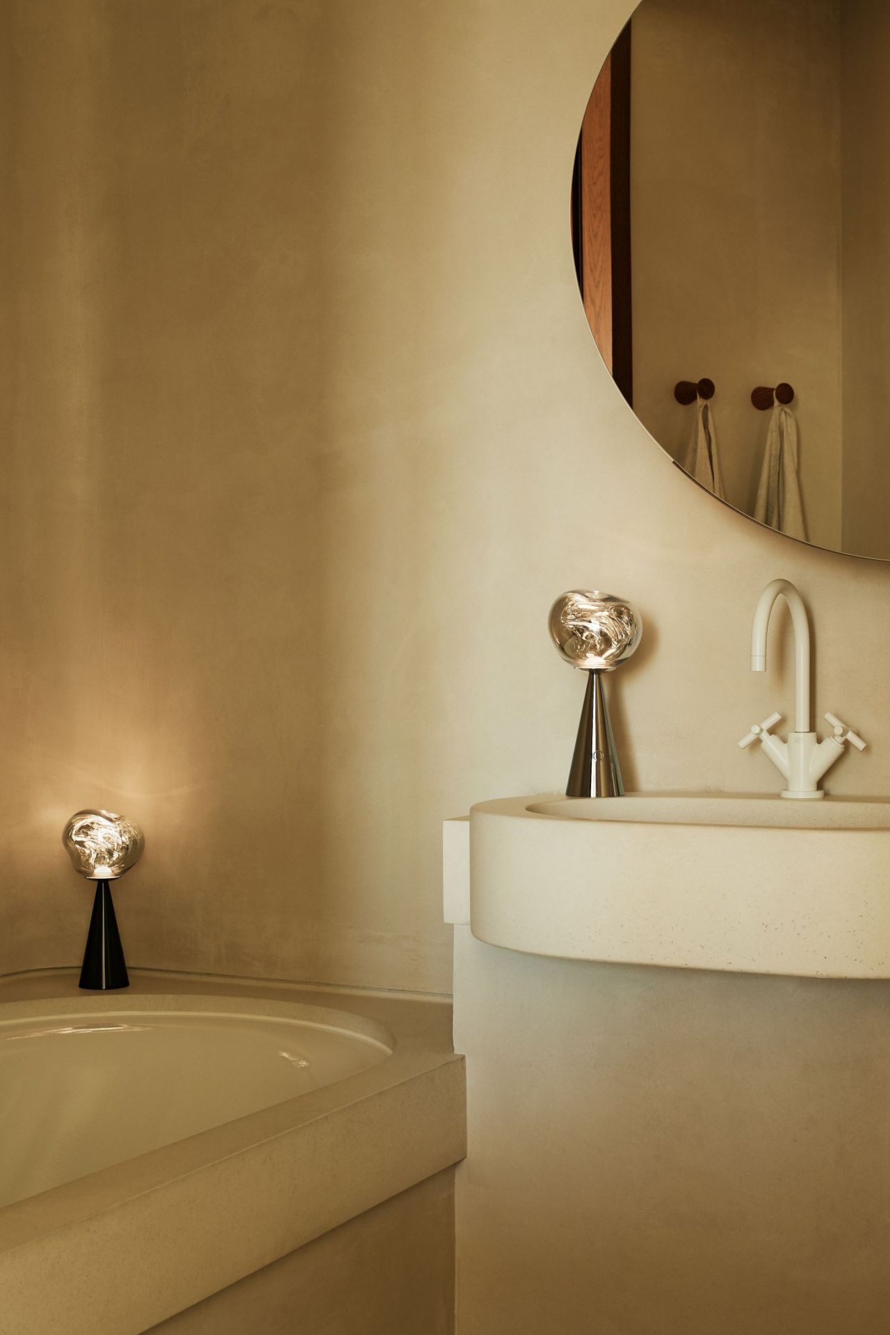 Melt Portable LED Tischleuchte Silber Tom Dixon