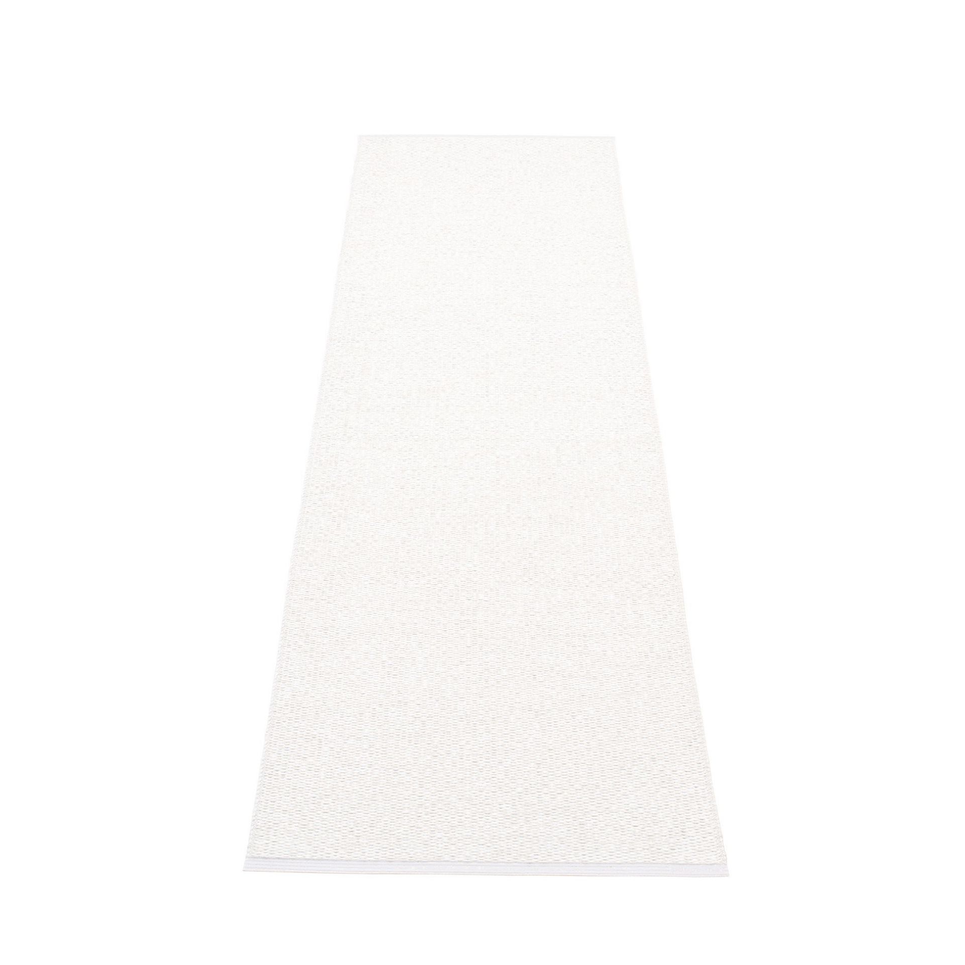 Weißer Svea Kunststoffteppich von Pappelina, 70x240 cm, für Küche oder Flur. Moderner, pflegeleichter Teppich.