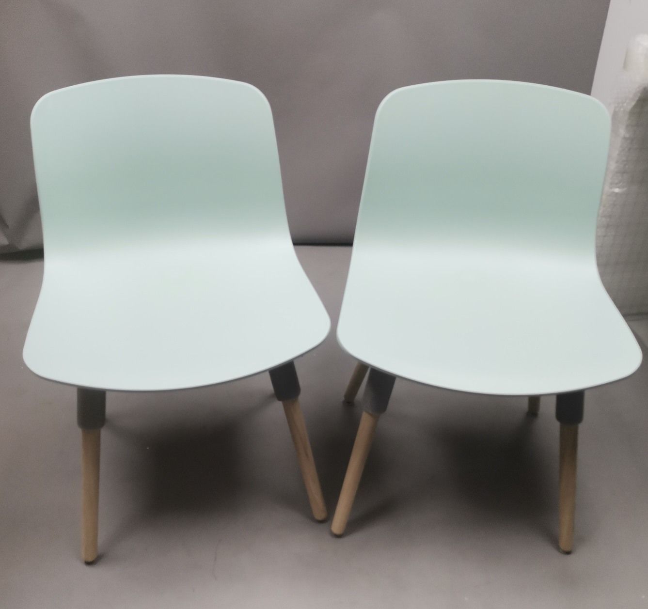 About a Chair AAC12 / AAC 12 Stuhl DUSTY MINT / EICHE GESEIFT Hay MÄNGELEXEMPLAR 2-er Set