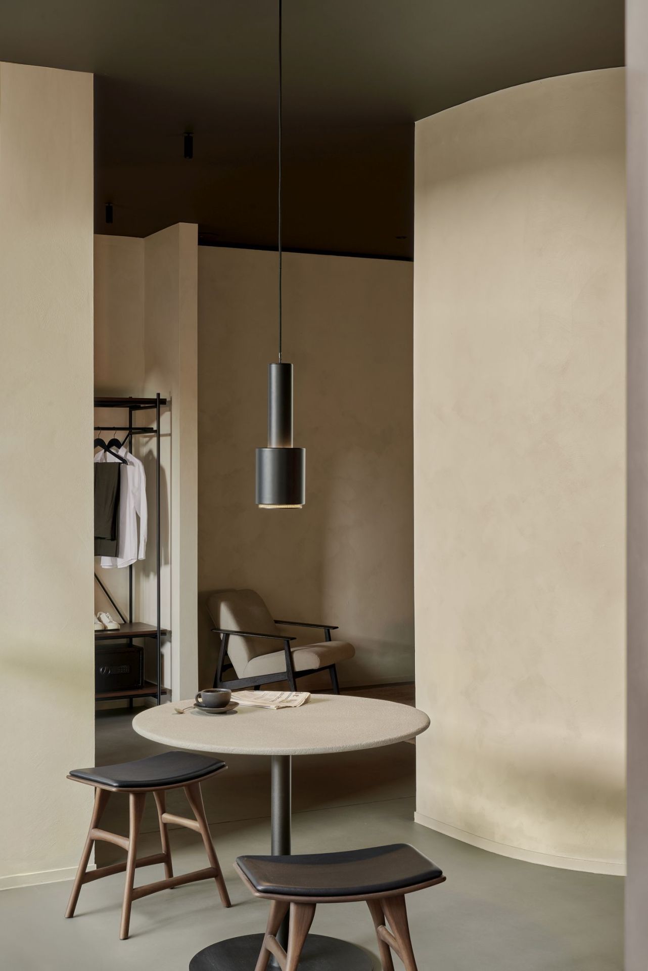 Blend Tisch Ø90cm Dark Bronze - Off White Ethnicraft