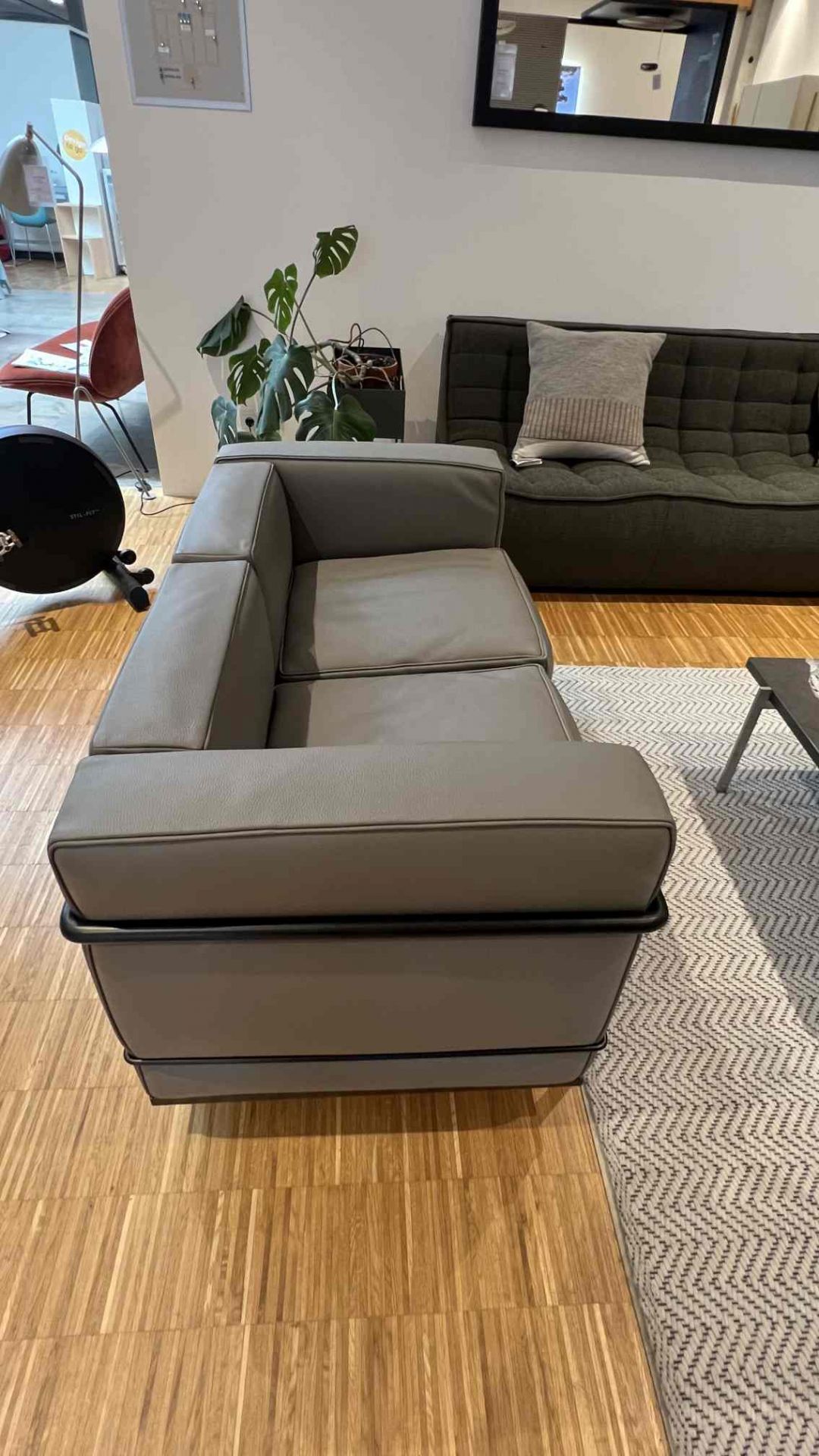 2 Fauteuil Grand Confort Petit Modèle Deux Places Zweisitzer Sofa Cassina AUSSTELLUNGSSTÜCK