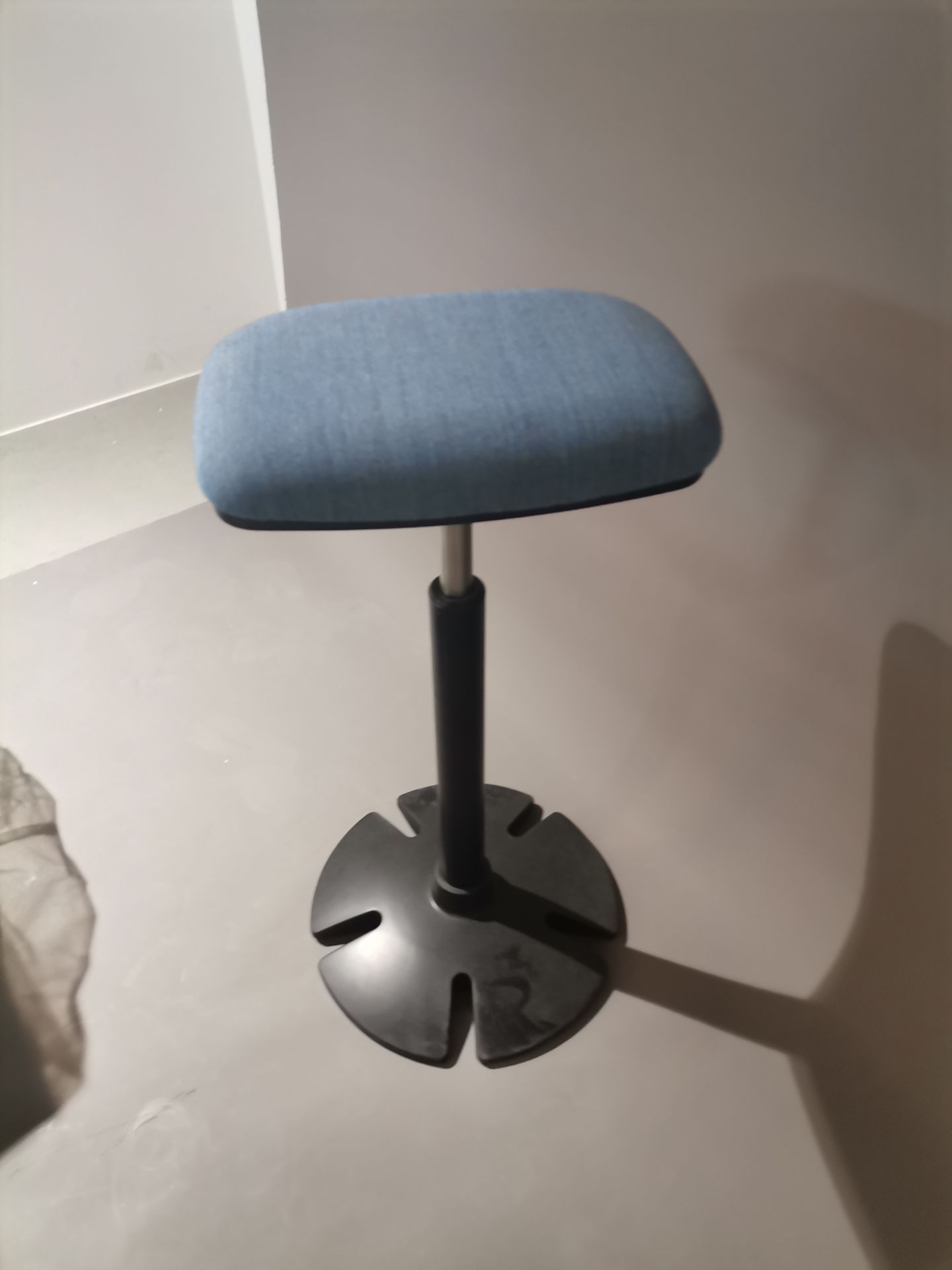 B-Free Sitz- GESTELL SCHWARZ / REMIX JEANSBLAU Steelcase AUSSTELLUNGSSTÜCK