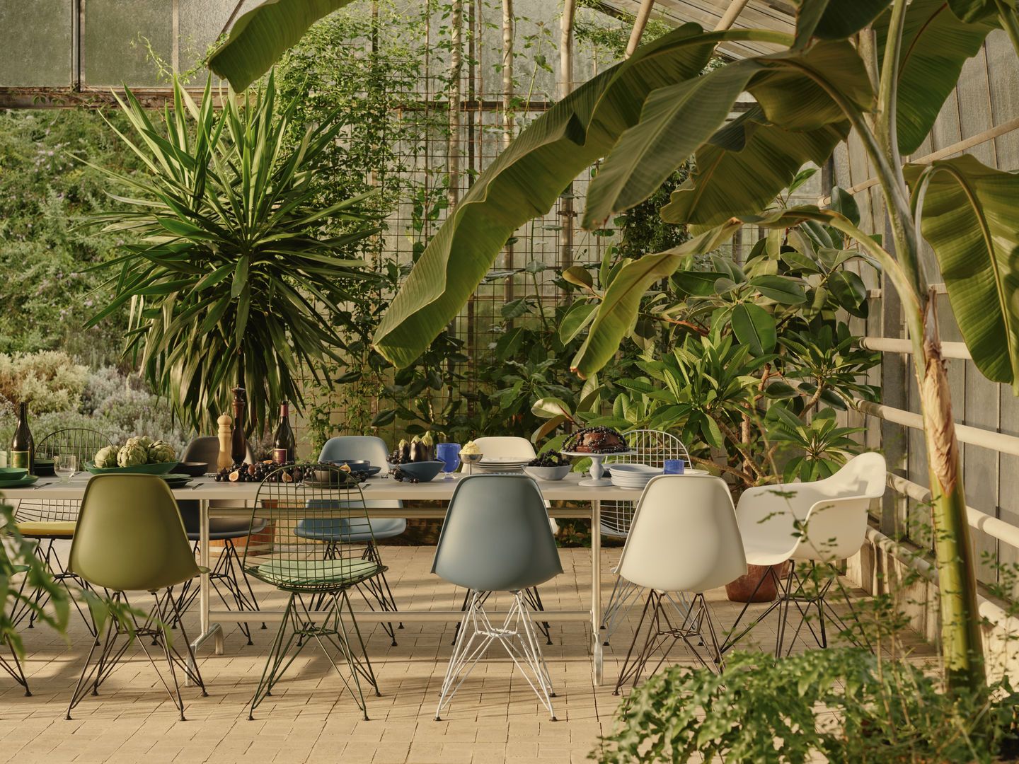 Eames Plastic Side Chair DSR Stuhl Vitra