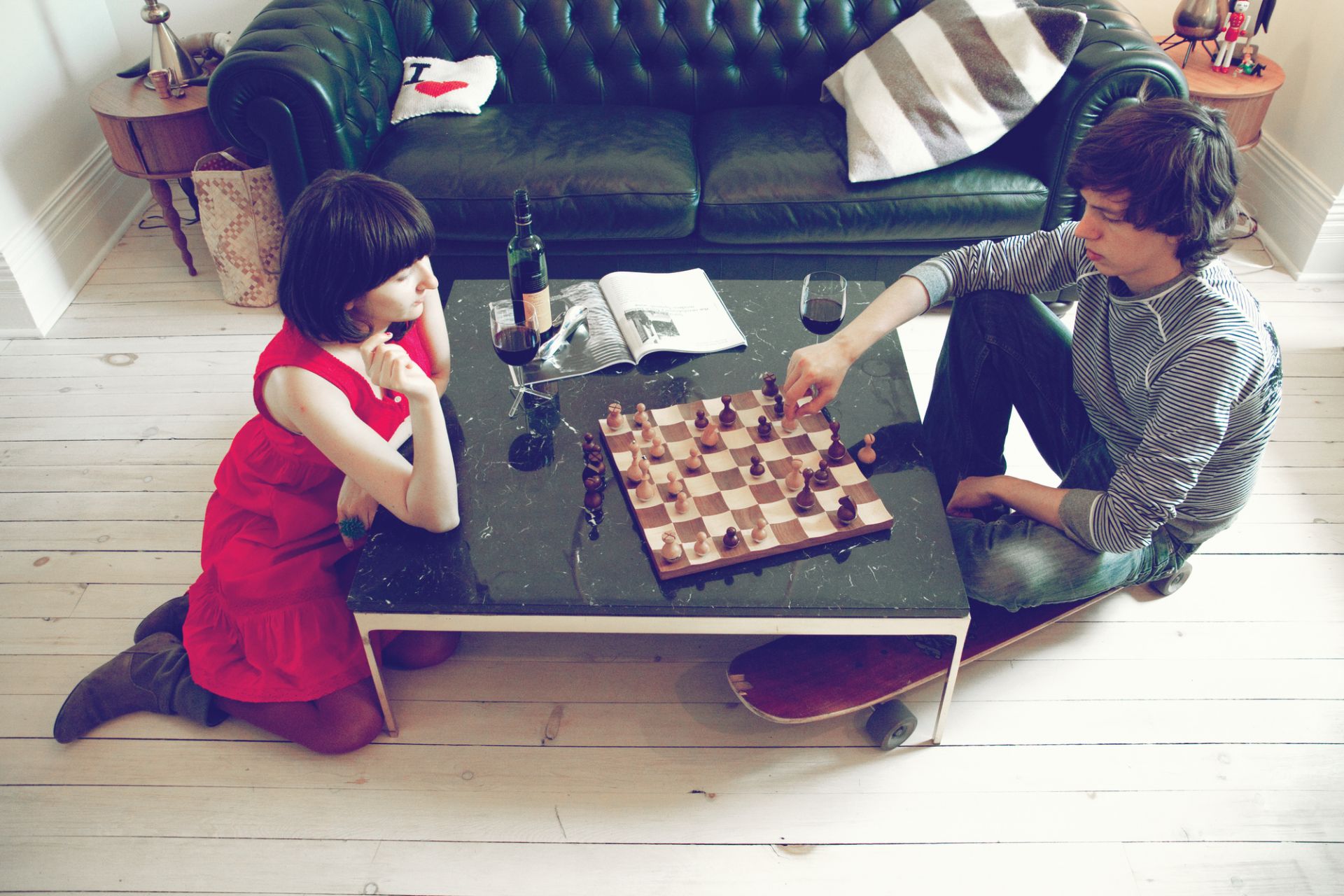 Wobble Chess Set Schachbrett Umbra