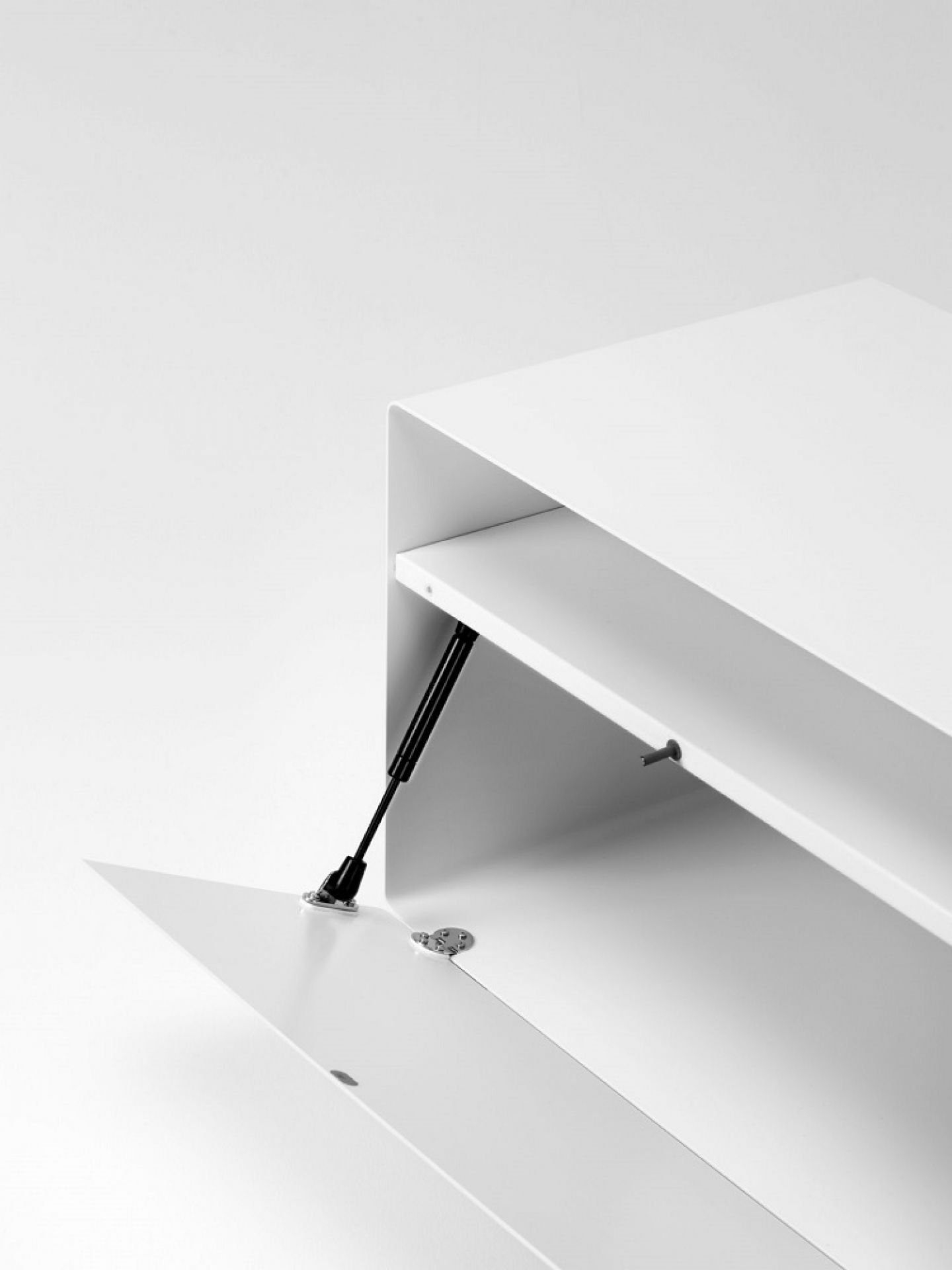 R109N Sideboard mit Industrierollen Müller Möbelfabrikation - QUICK SHIP
