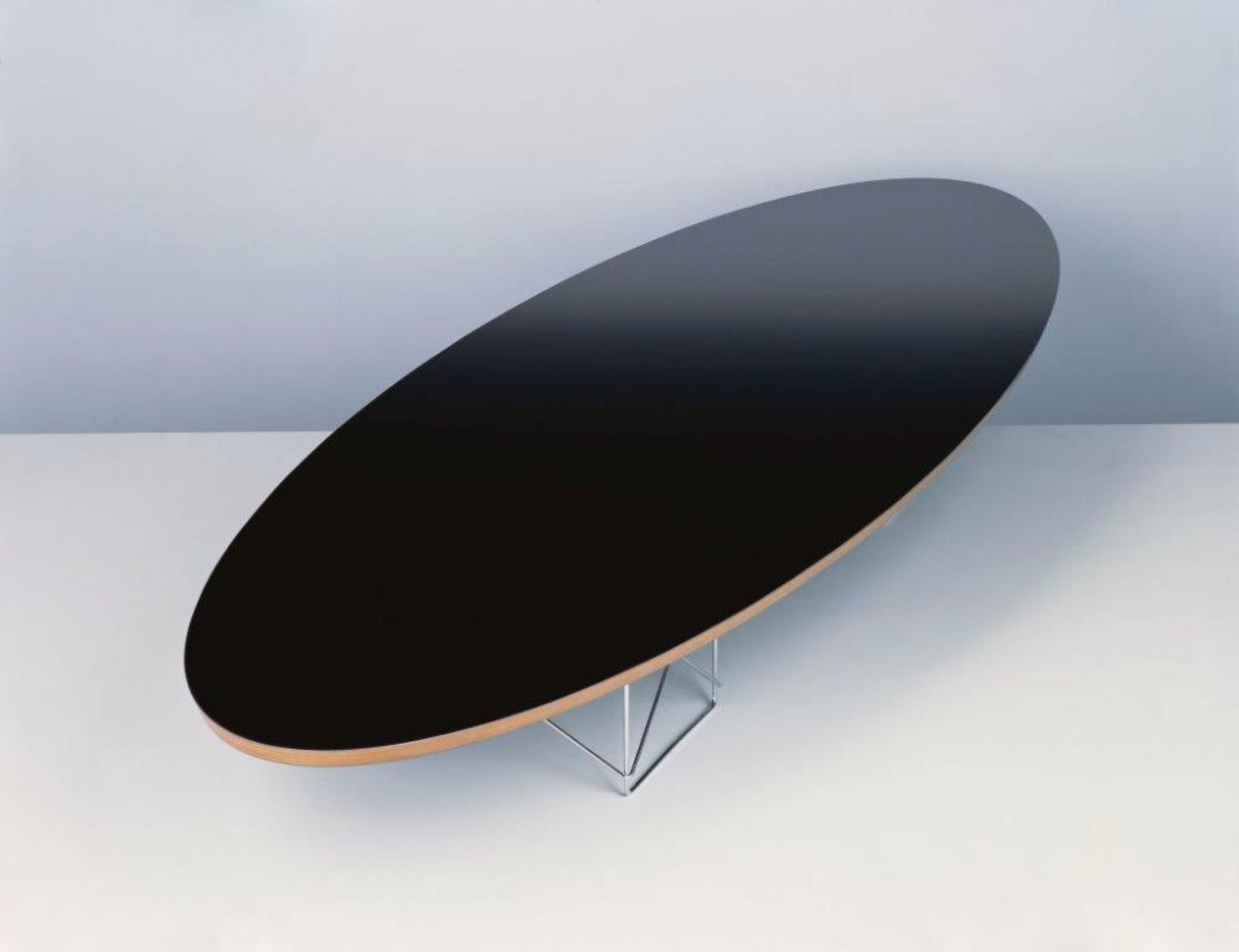 Elliptical Table ETR Eames Tisch Vitra
