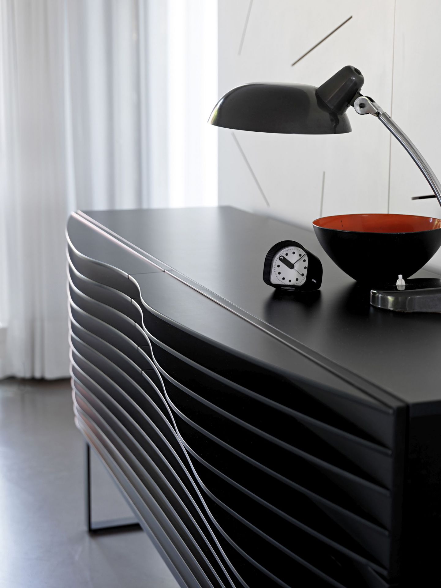 Tide Anrichte Schwarz Gestell schwarz Minimal Design L Casamania Horm
