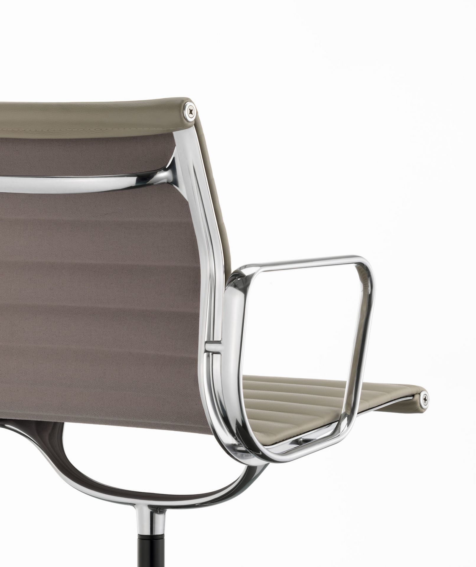 Aluminium Chair EA 104 / EA104 Stuhl Vitra