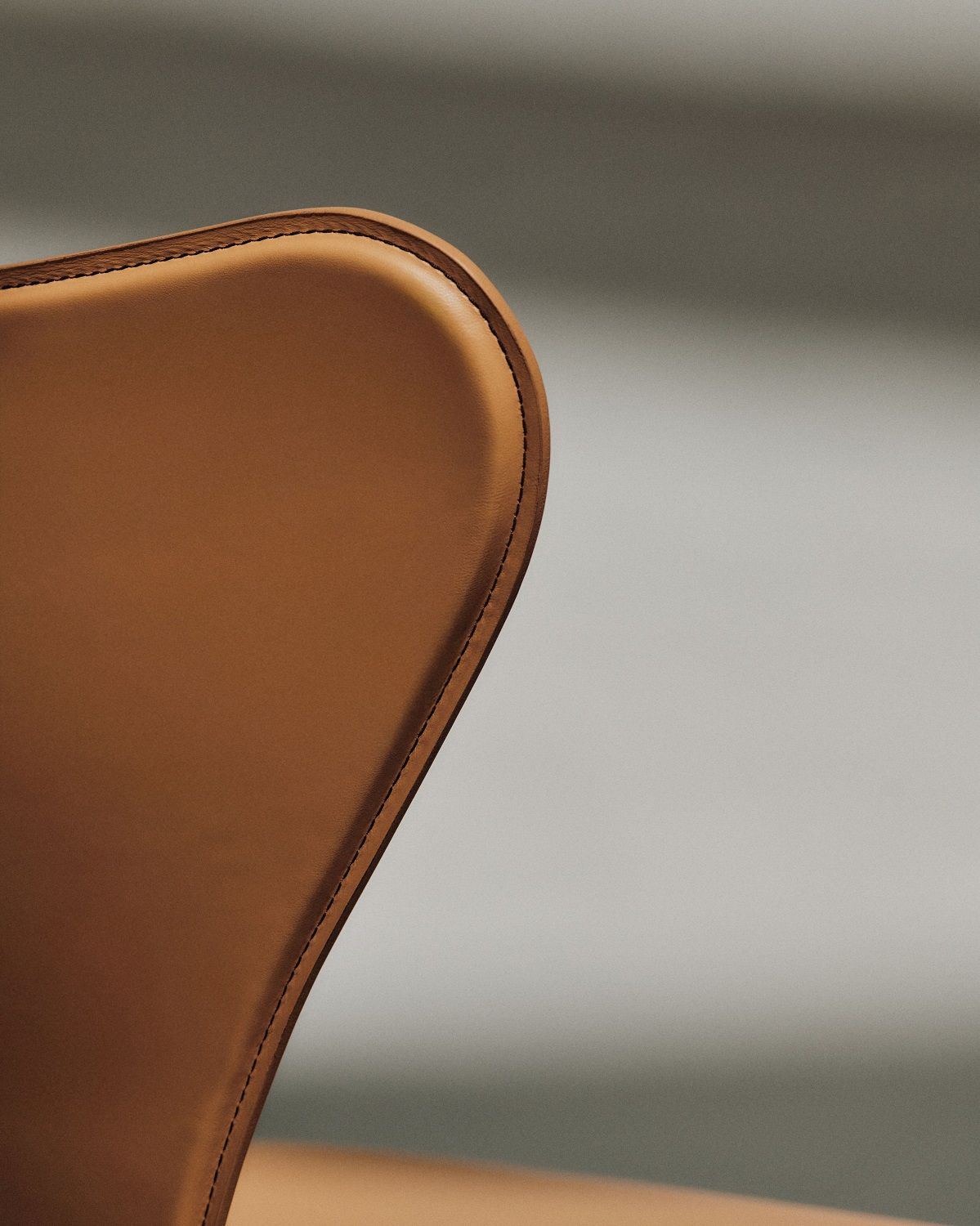 Siebener / Serie 3107 Tailored Stuhl Fritz Hansen