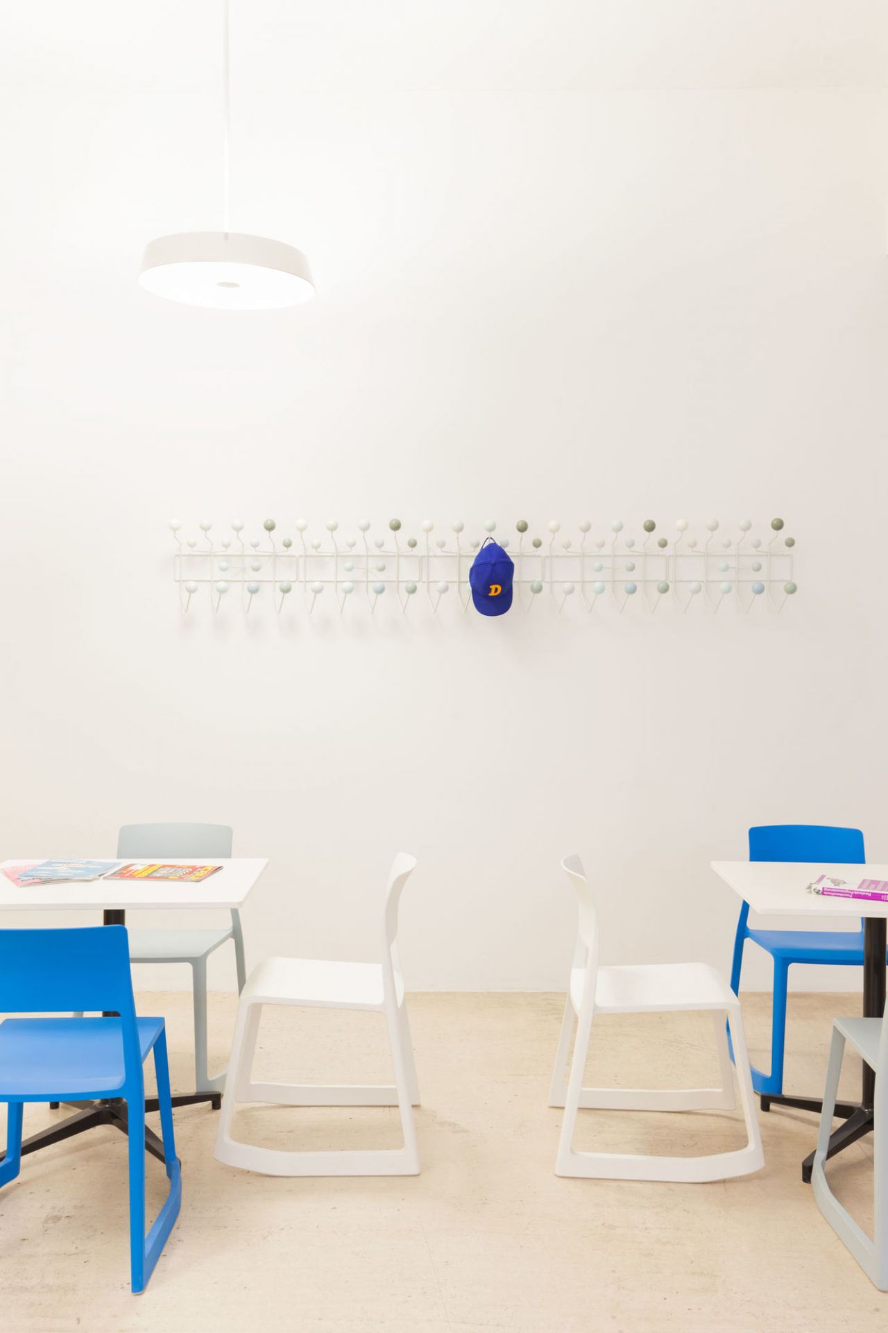 Tip Ton RE Stuhl Kunststoff Vitra Koralle