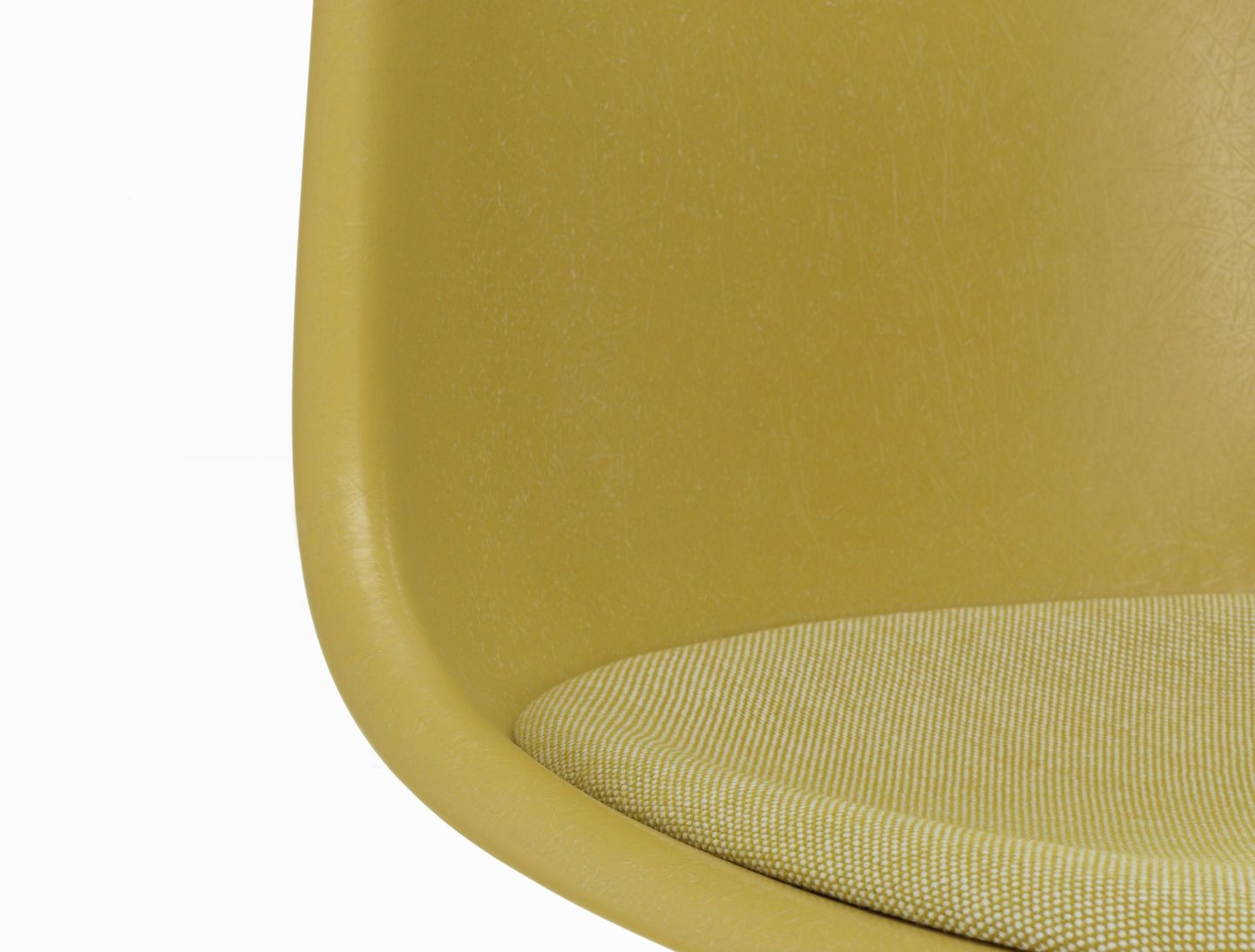 Eames Fiberglass Chair DSR Stuhl mit Sitzpolster Vitra