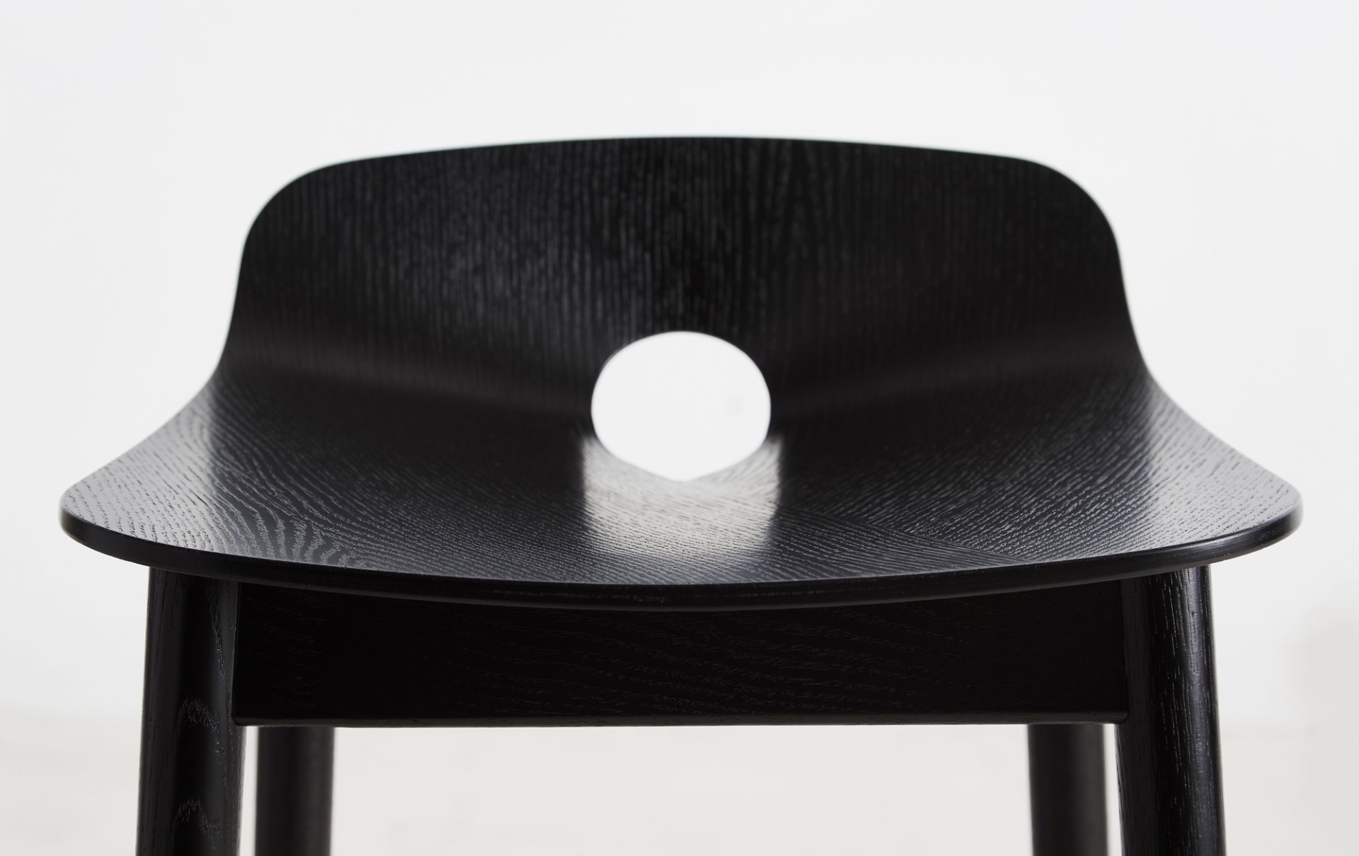 Mono Barhocker Schwarz Lackierte Esche Woud
