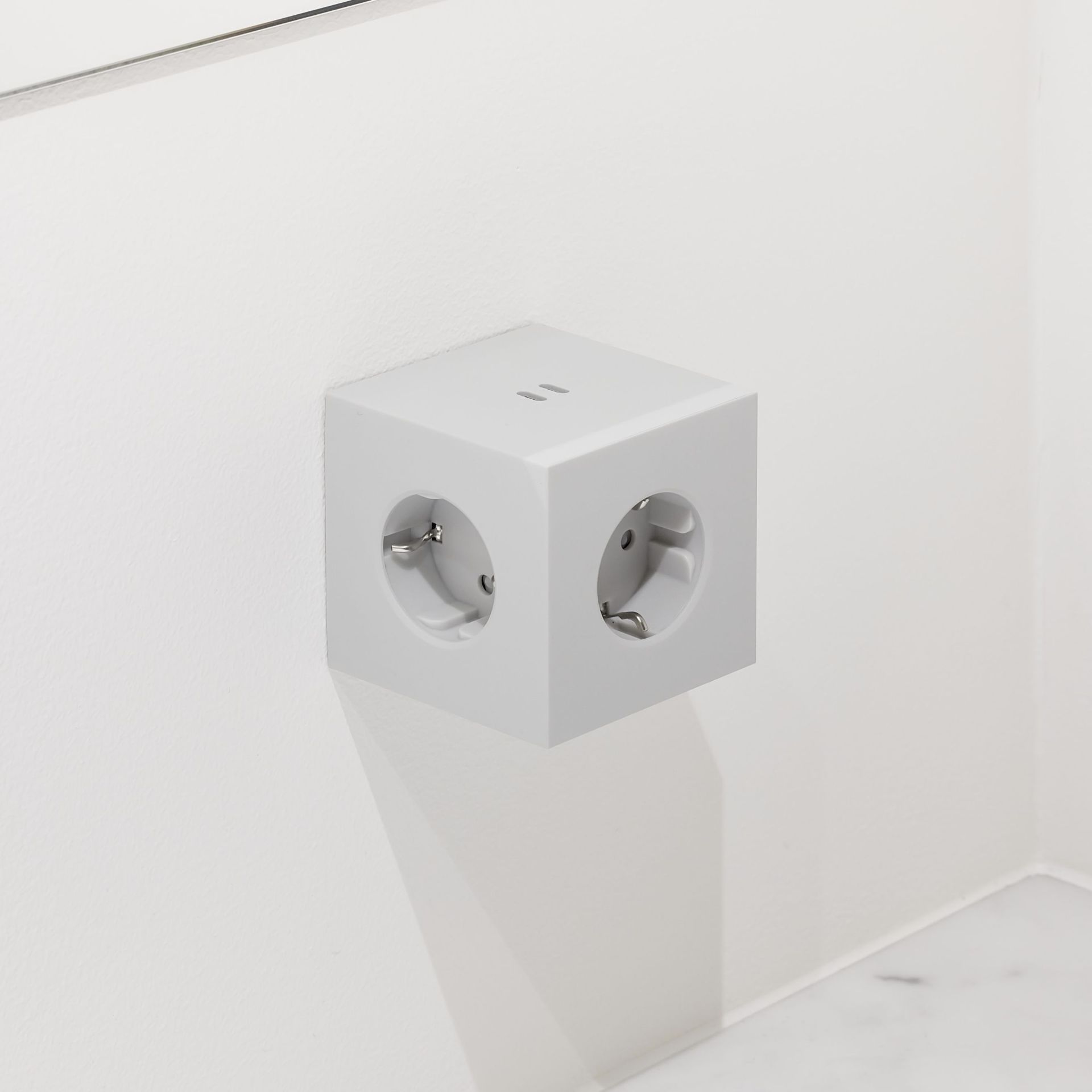 Square 2 - Avolt Steckdosenwürfel mit USB-C Gotland Grau dfp Design