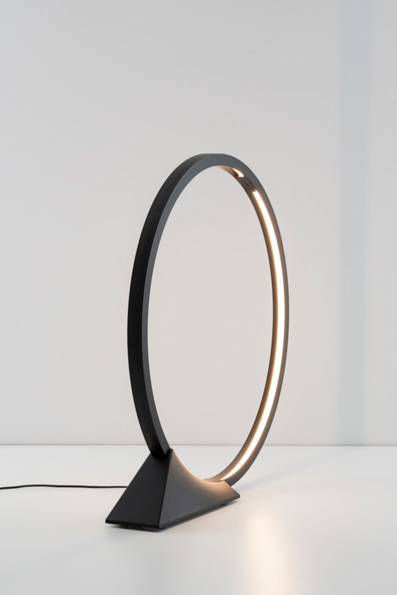 O Floor Indoor Stehleuchte LED Artemide