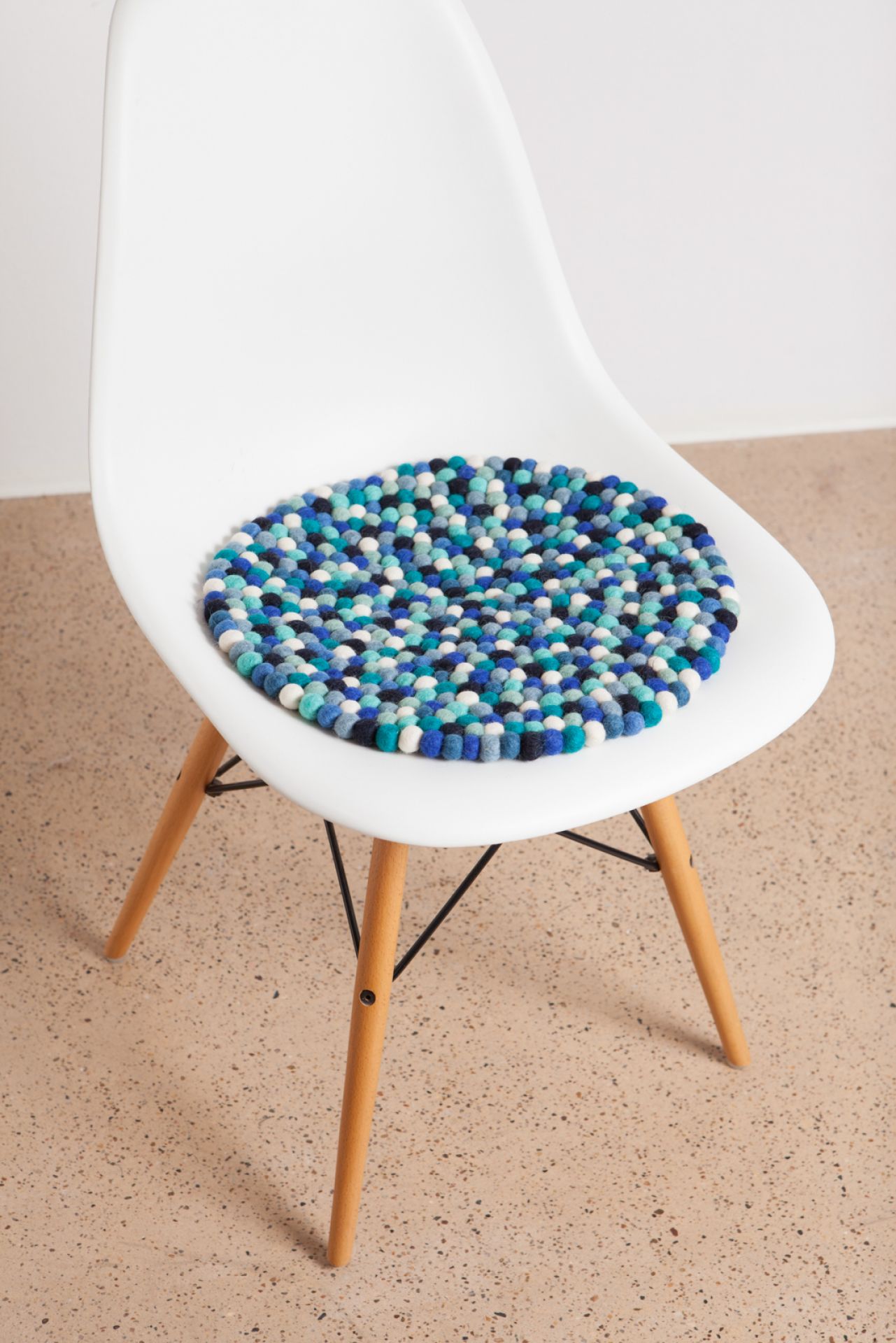 Filzkugel Sitzauflage für Stuhl rund 36 cm myfelt EINZELSTÜCK