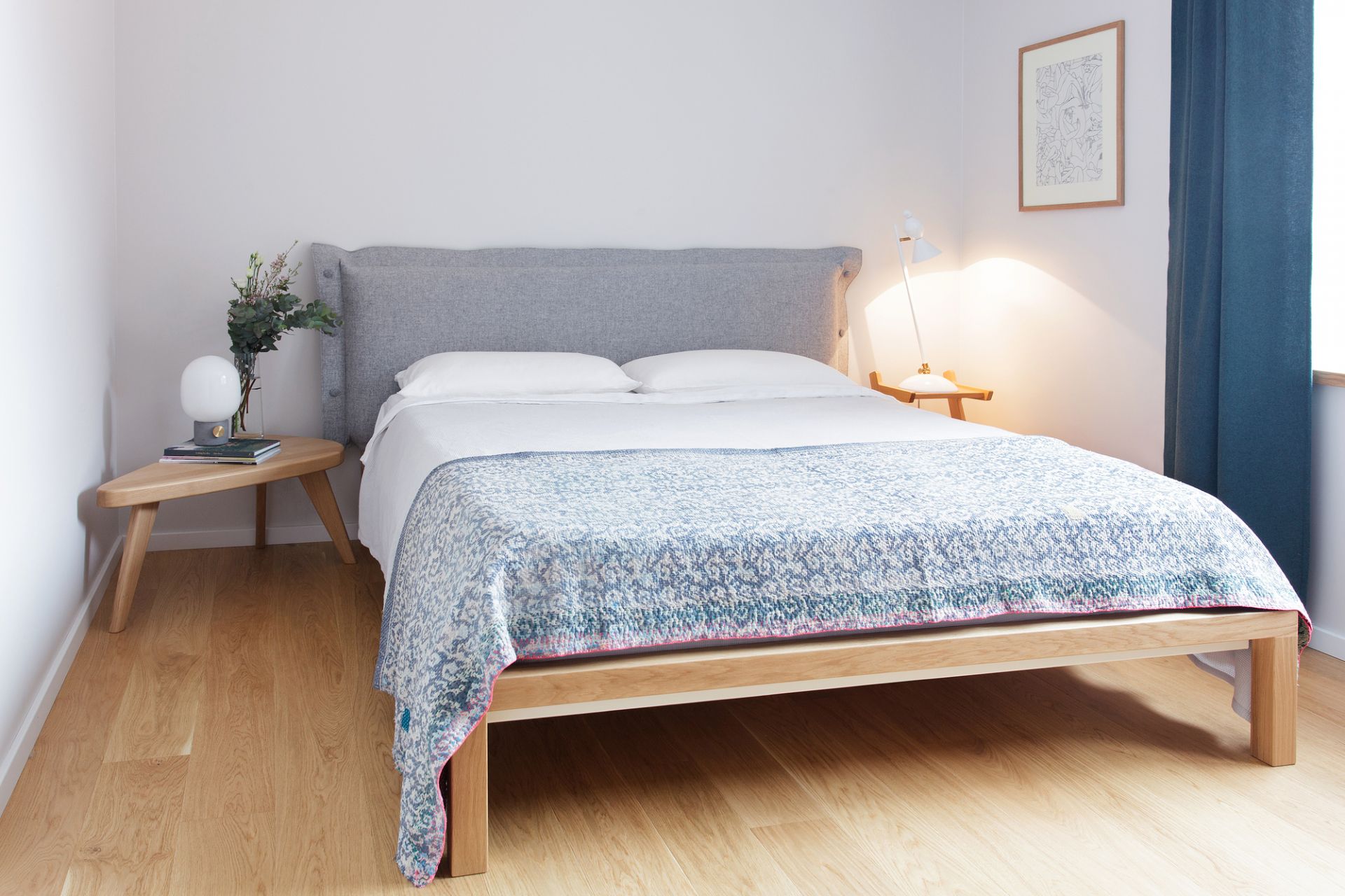 Pure Bett Eiche 180x200 cm mit Polsterbezug für Kopfteil Hans Hansen
