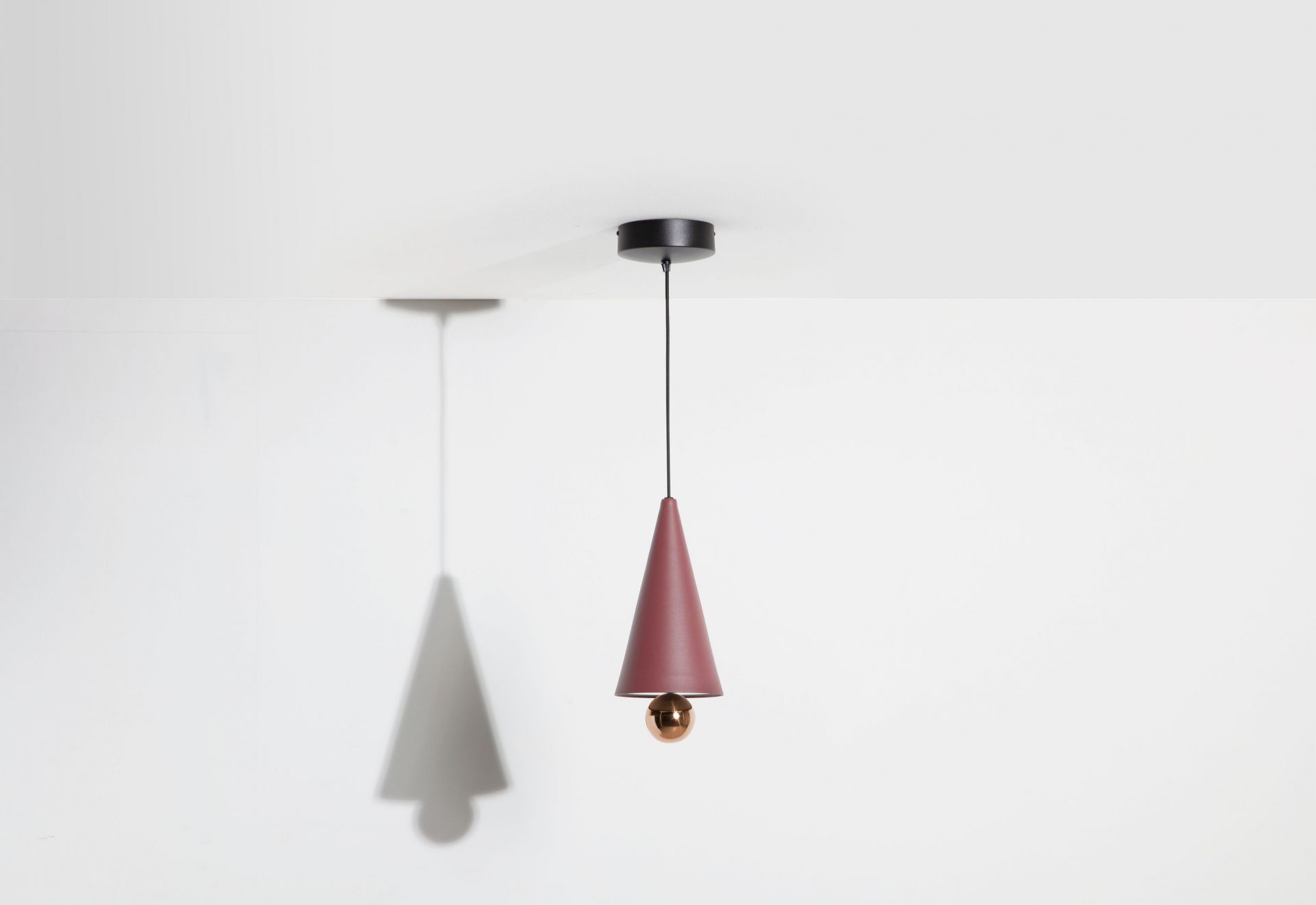 Cherry Pendant light Pendelleuchte S Petite Friture Braunrot