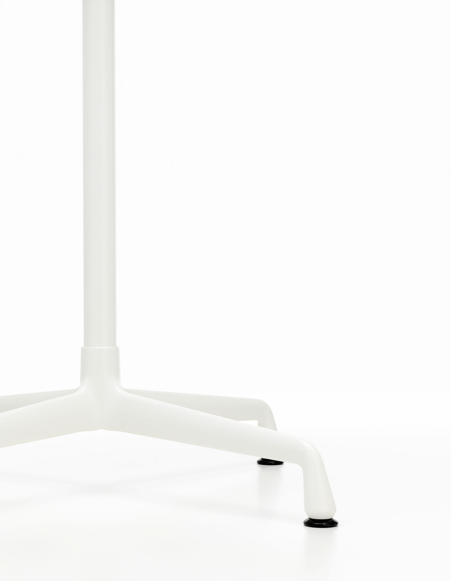 Eames Contract Tables High Stehtisch Ø 70 cm  Vitra