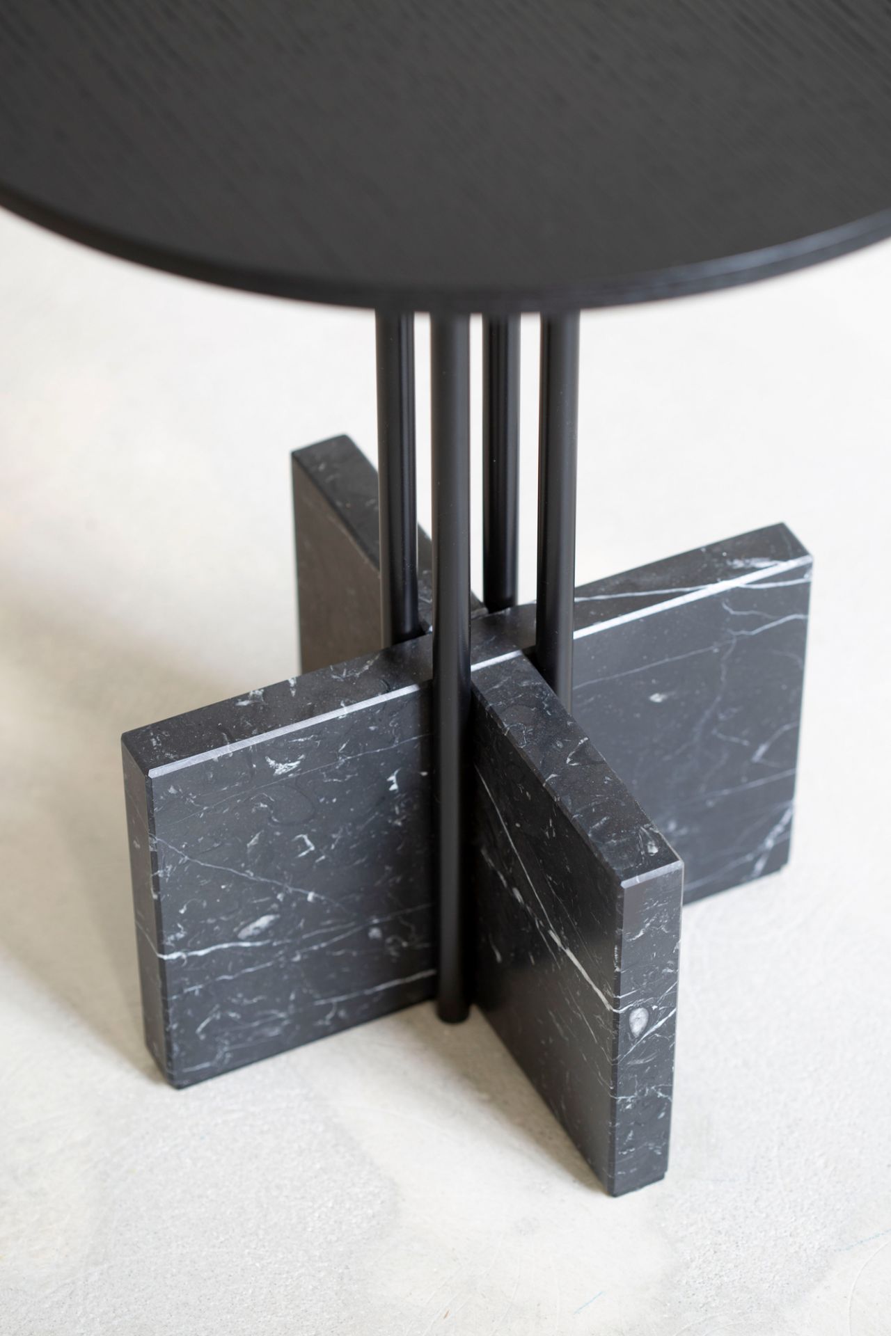 Gravity Table Beistelltisch Hoch Breccia Pernice Favius