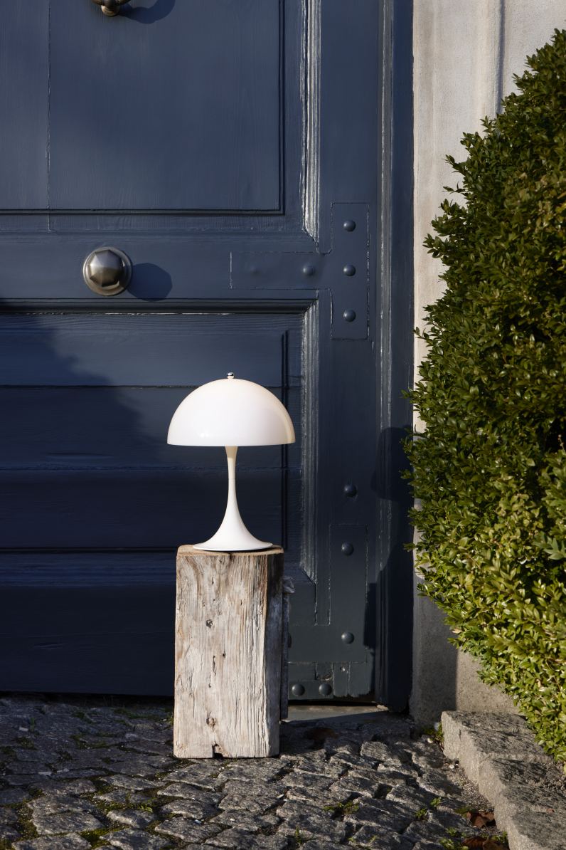 Panthella 250 Portable Akku LED-Tischleuchte Indoor/Outdoor Opal Louis Poulsen 