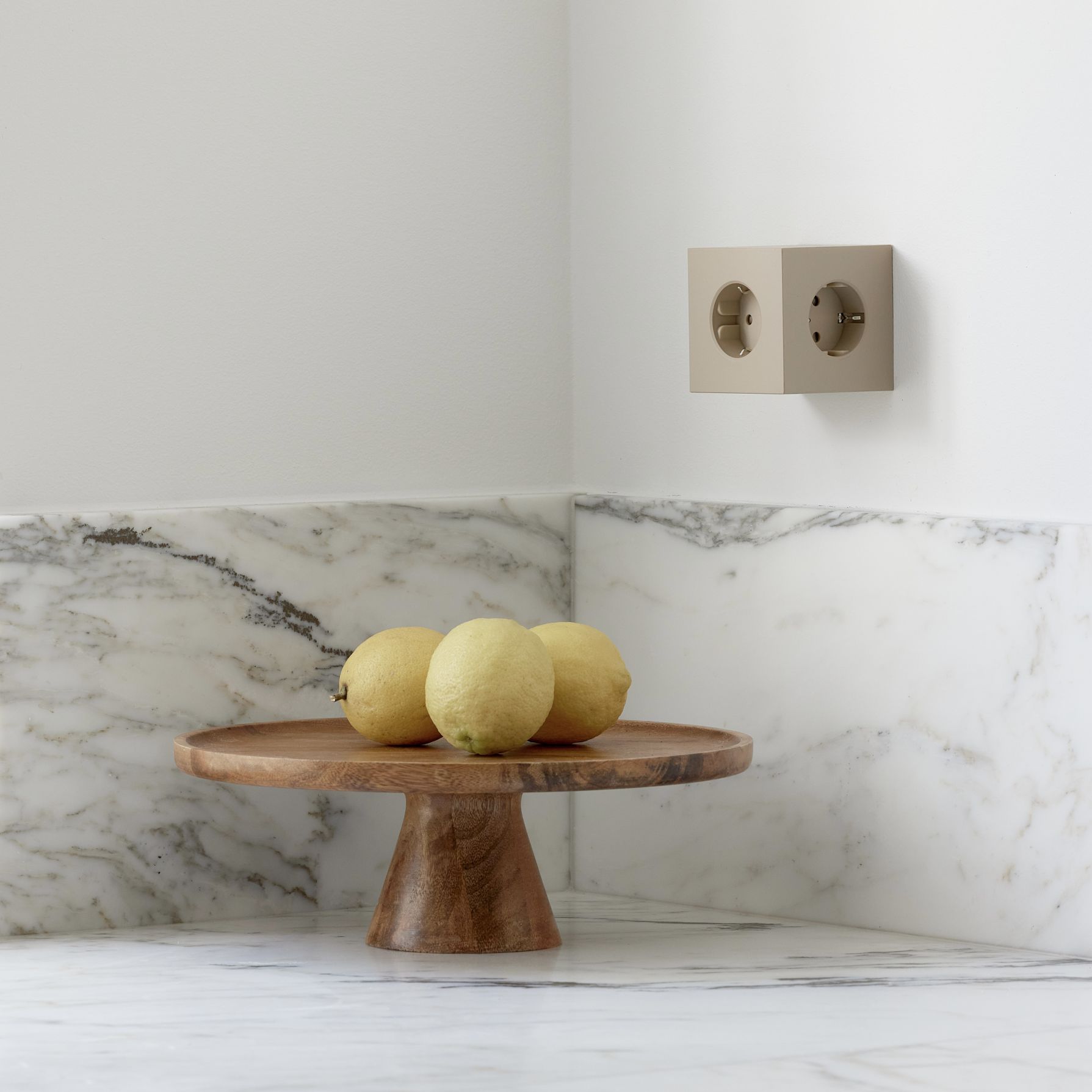 Square 2 - Avolt Steckdosenwürfel mit USB-C sand dfp Design