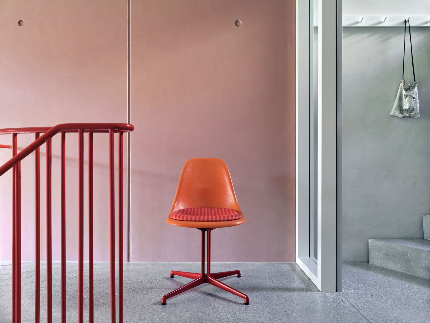 Eames Fiberglass Side Chair La Fonda Rot Orange Vitra LIMITED EDITION 