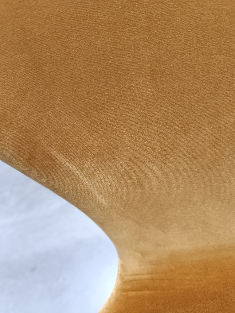Series 7 3107 Velvet Chair Stuhl Vollpolster Samt Ochre/Chrom Fritz Hansen EINZELSTÜCKE