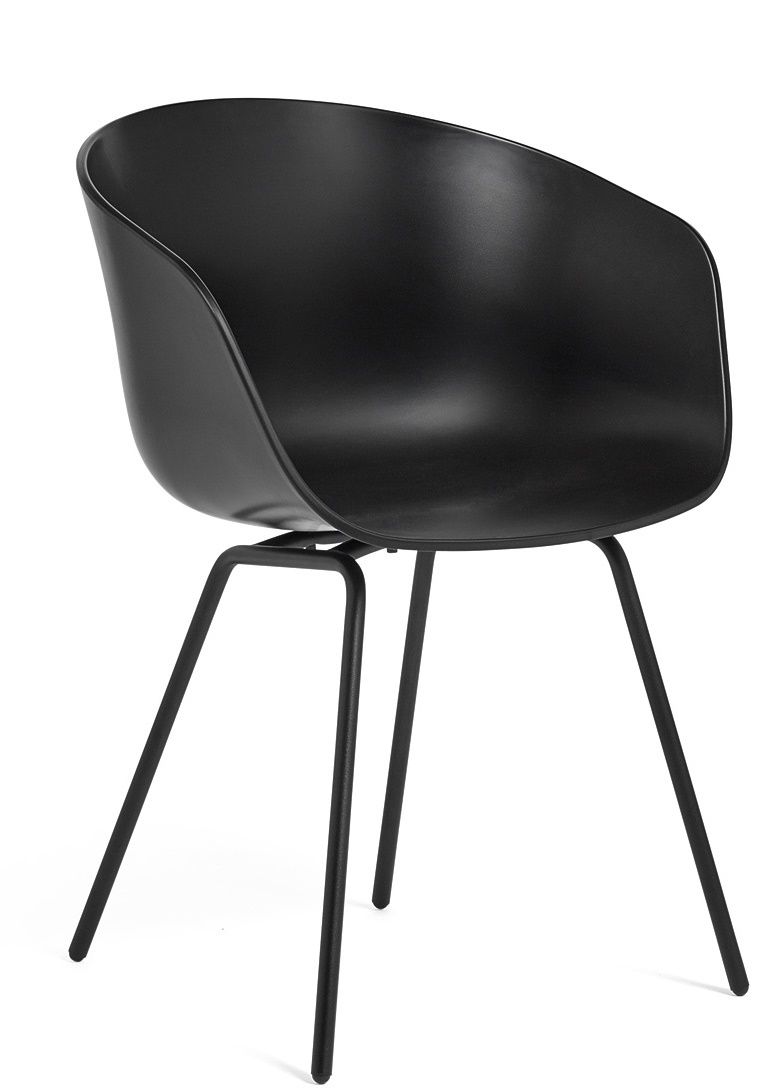 Schwarzer About A Chair AAC26 Stuhl von Hay mit minimalistischem Design und vierbeinigen Stahlgestell.