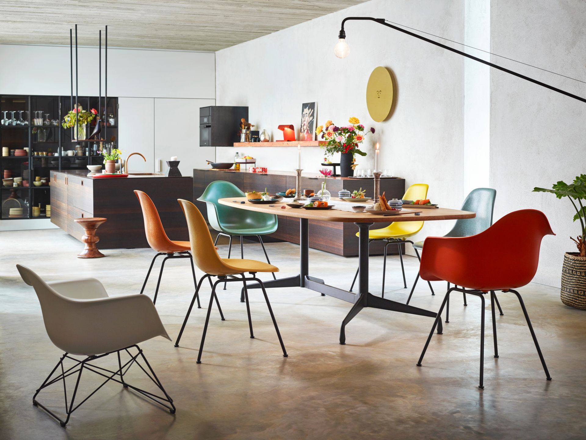 Eames Plastic Arm Chair LAR Stuhl mit Sitzpolster Vitra