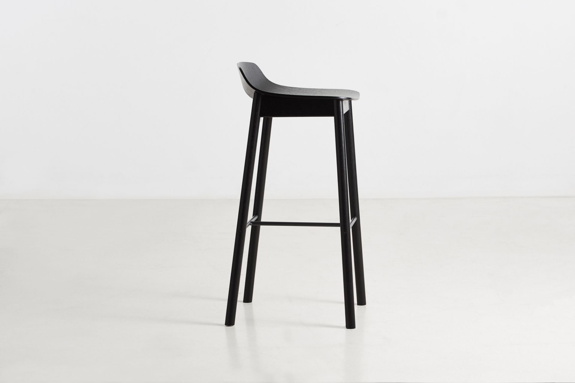 Mono Barhocker Schwarz Lackierte Esche Woud