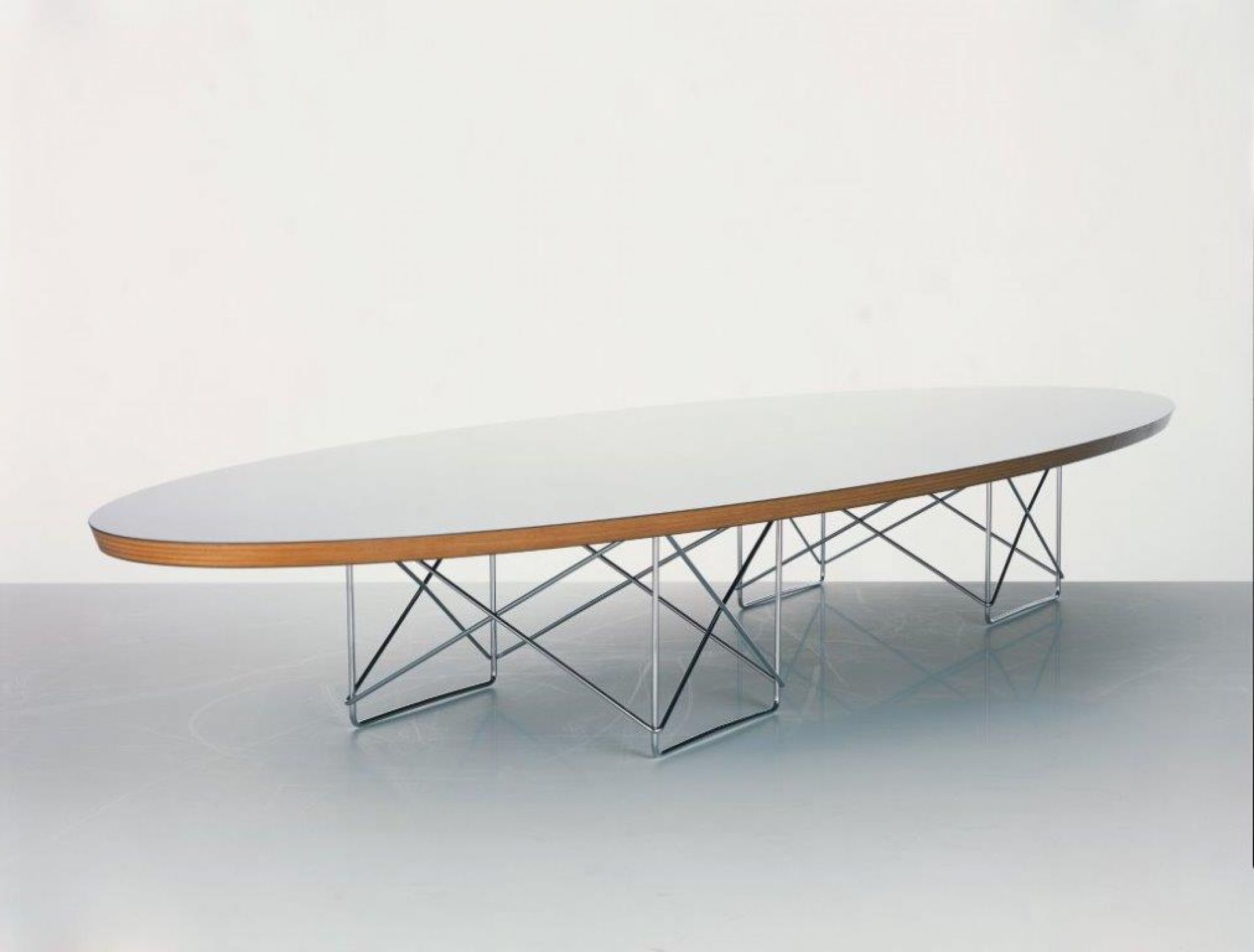 Elliptical Table ETR Eames Tisch Vitra