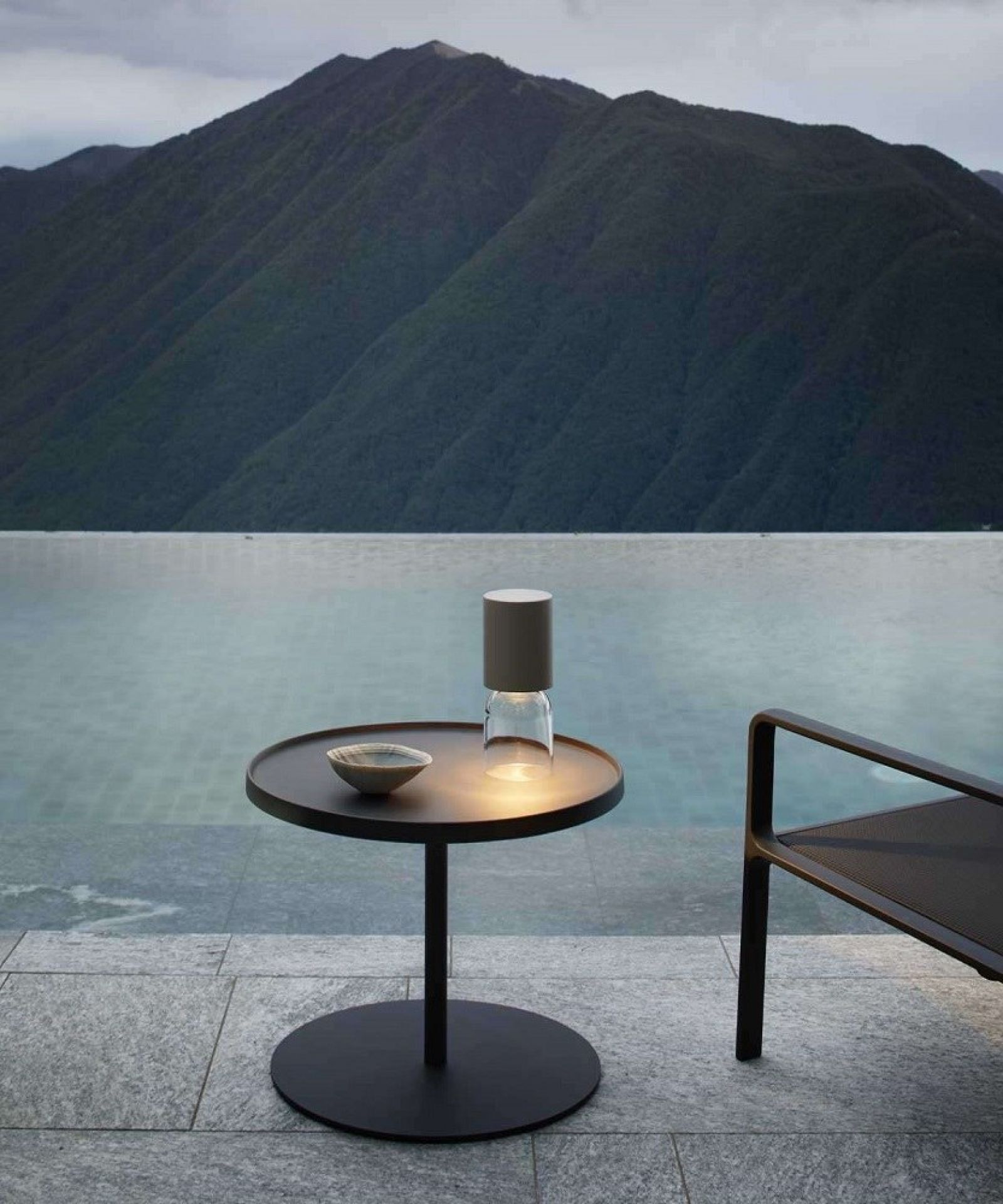 A02R1 NUI Mini Outdoor Portable lamp Akkuleuchte / Tischleuchte Grau Luceplan 