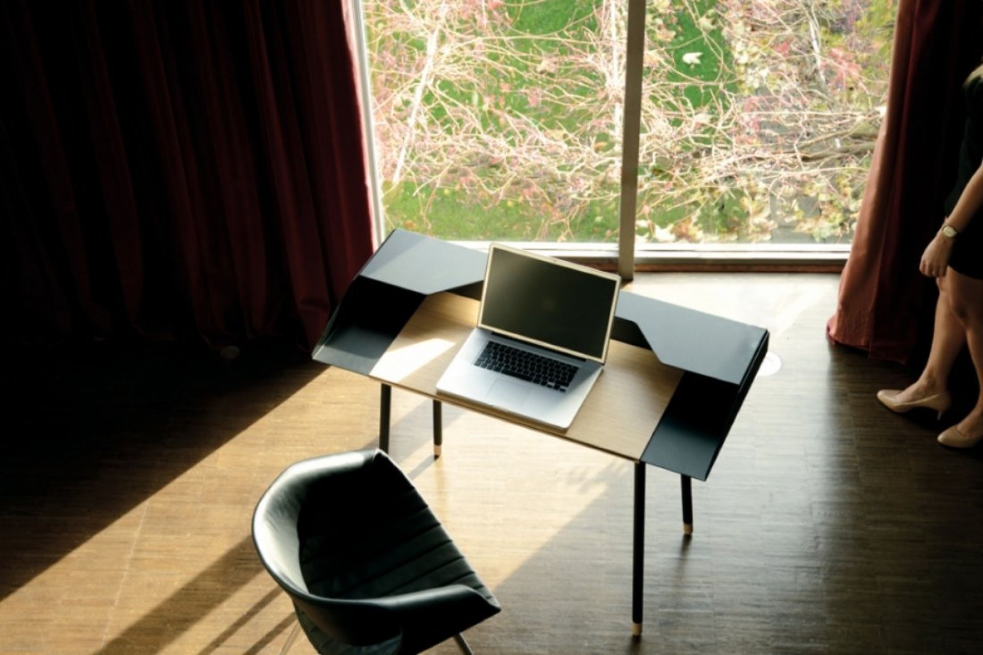 Miss Moneypenny Schreibtisch Radius