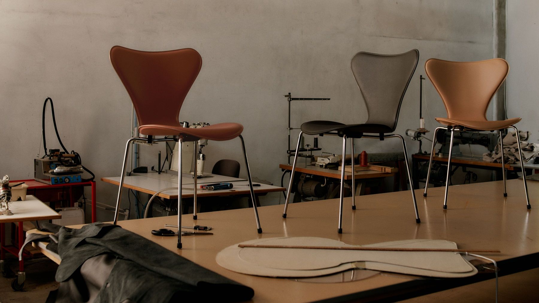 Siebener / Serie 3107 Tailored Stuhl Fritz Hansen