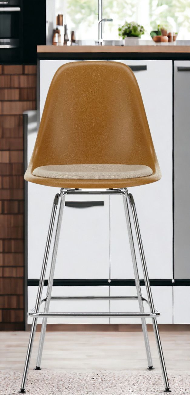 Eames Fiberglass Bar Stool Medium Barhocker mit Sitzpolster Vitra