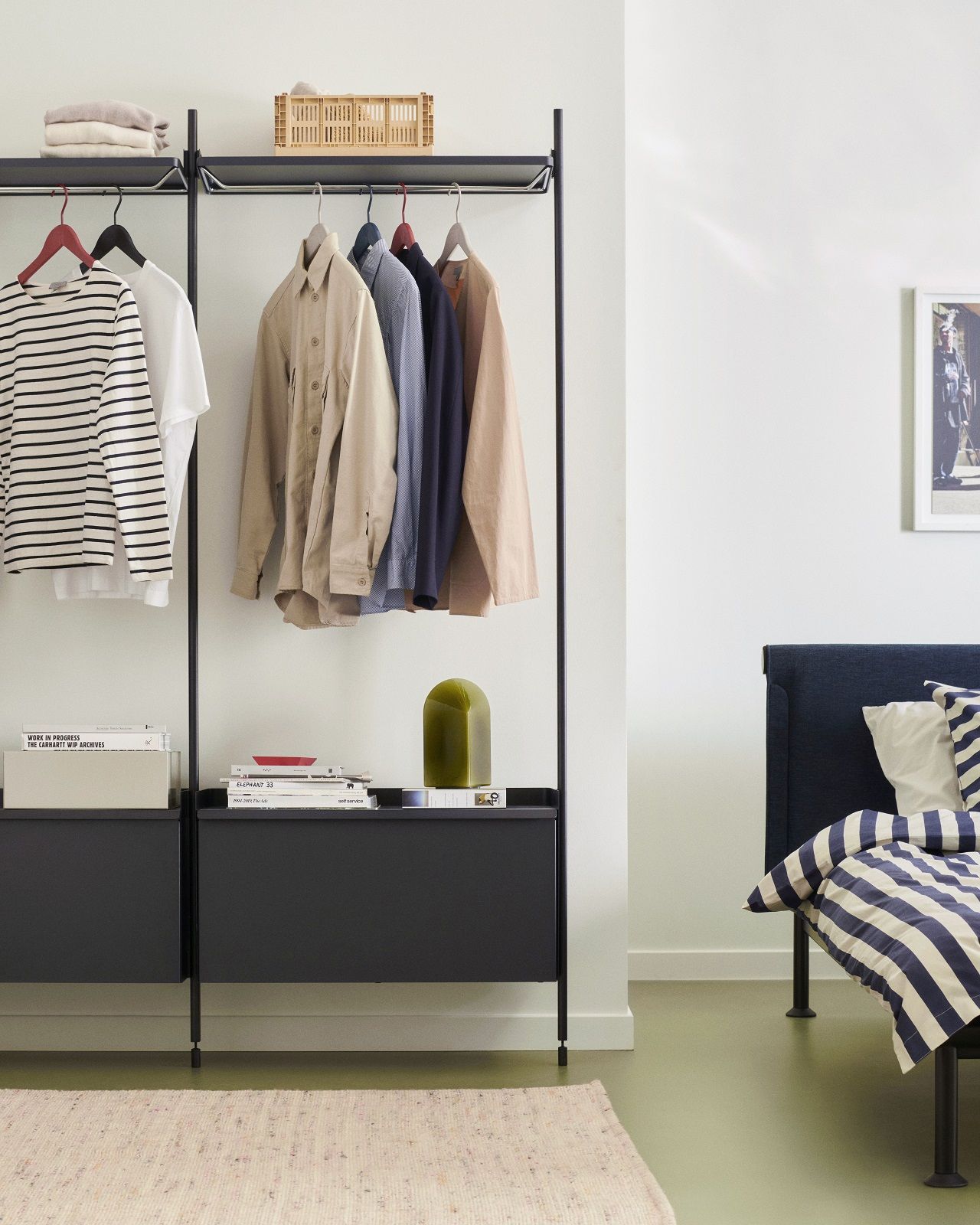 Pier System 1002 2 Column Regal / Garderobe Hay Stahlblau-Schwarz