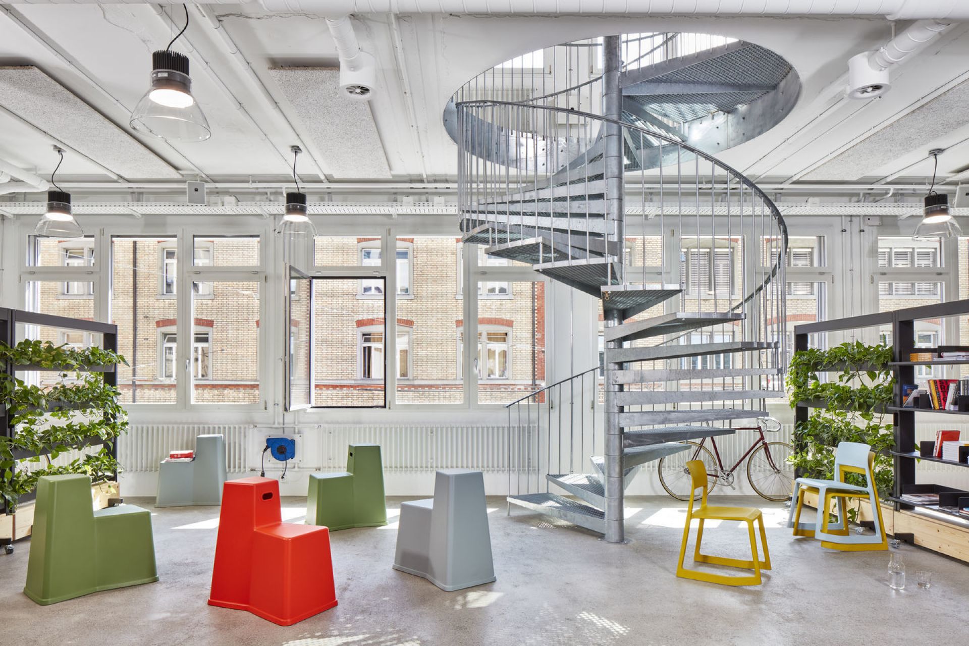 Tip Ton RE Stuhl Kunststoff Vitra Koralle