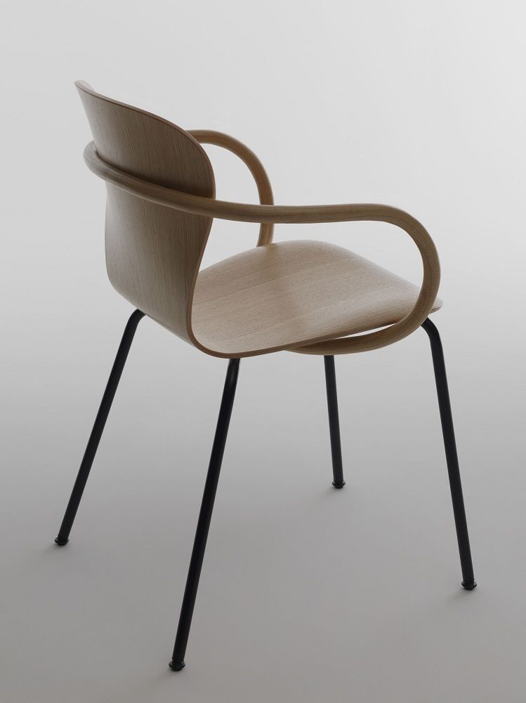 S 220 F Formholzstuhl / Stuhl mit Armlehne Thonet