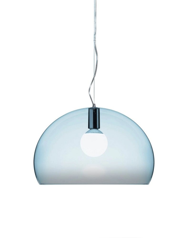 Fly Pendelleuchte von Kartell: Transparente, wolkenblaue Hängelampe mit runder Form für moderne Innenräume.