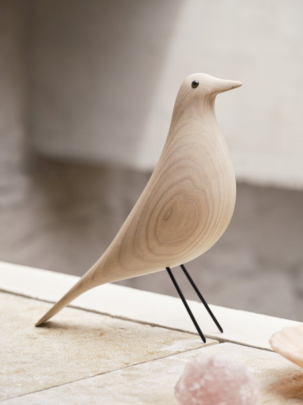 Eames House Bird Skulptur Esche weiß geölt Vitra Neue Version