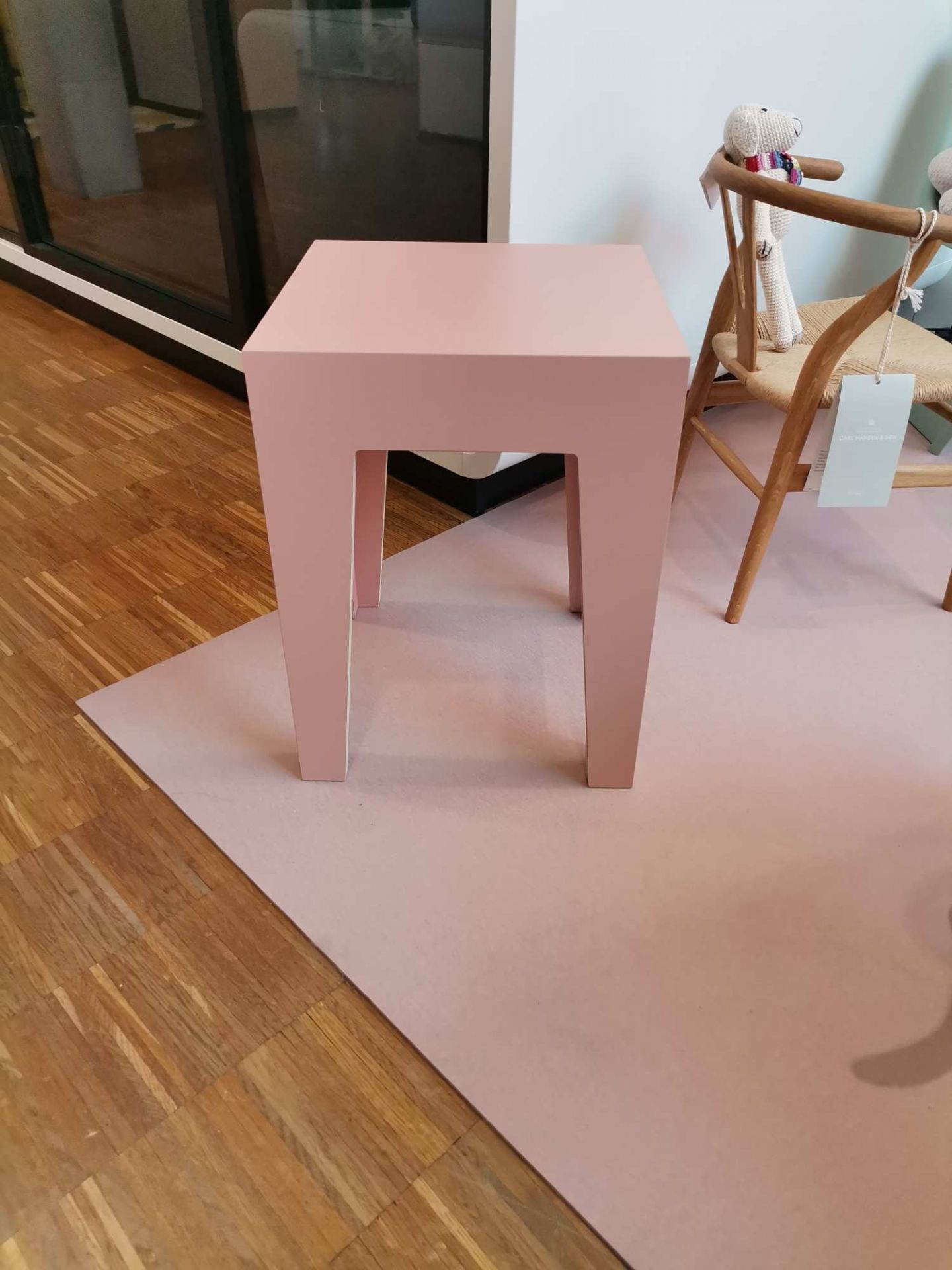 HENRIK Hocker ZARTROSA Das ganze Leben AUSSTELLUNGSSTÜCK
