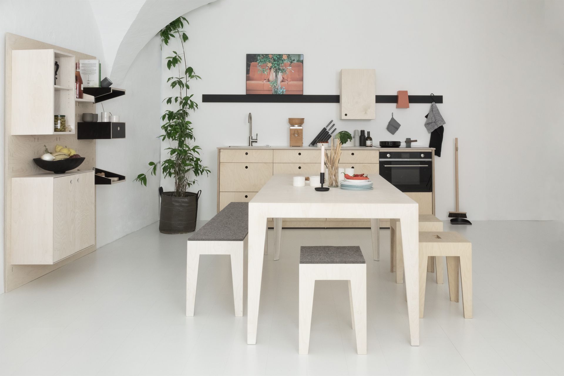MARTA Minimalistischer Holztisch Das ganze Leben