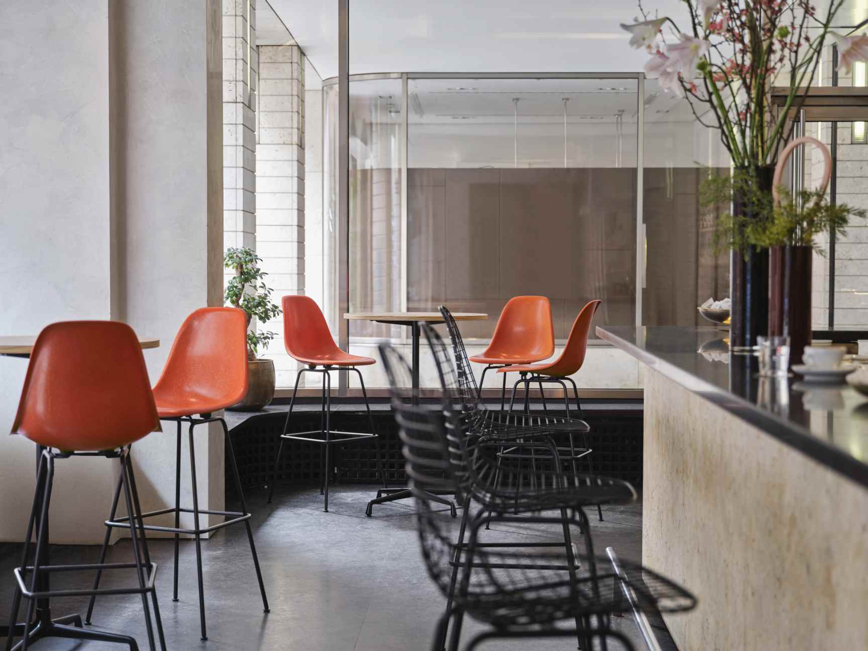 Eames Fiberglass Bar Stool High Barhocker Vitra