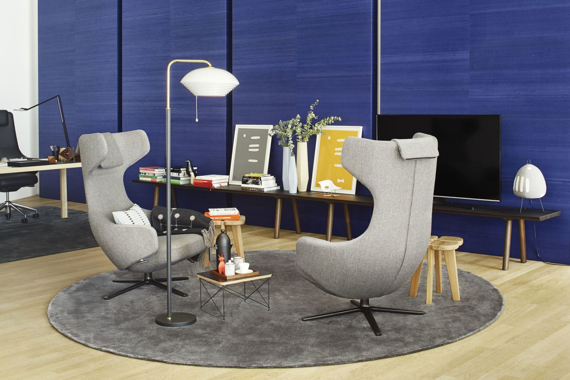 Grand Repos Sessel  + Ottoman Vitra Poliert  Cosy Classic grey